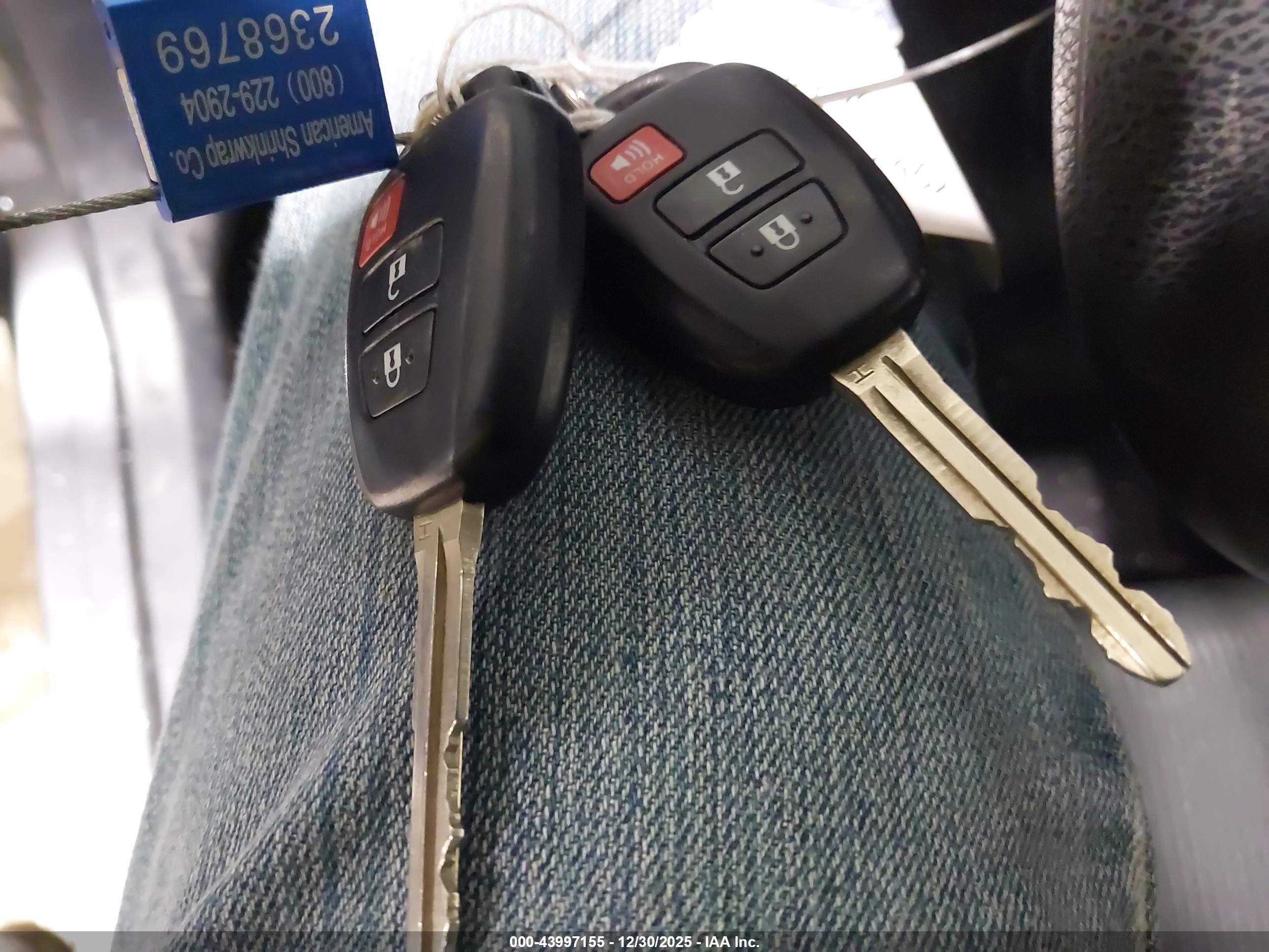 TOYOTA RAV4 image 11