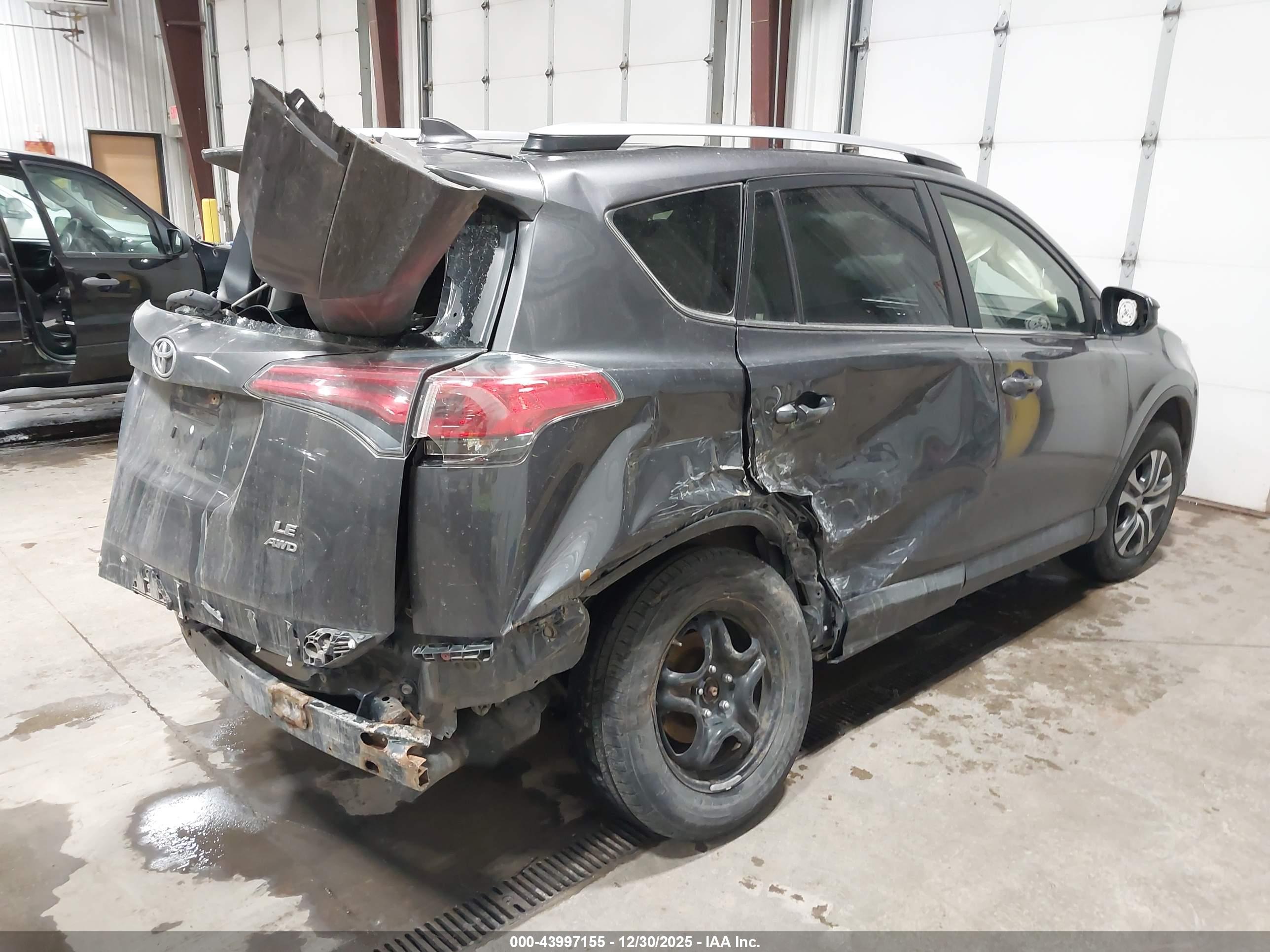 TOYOTA RAV4 image 4