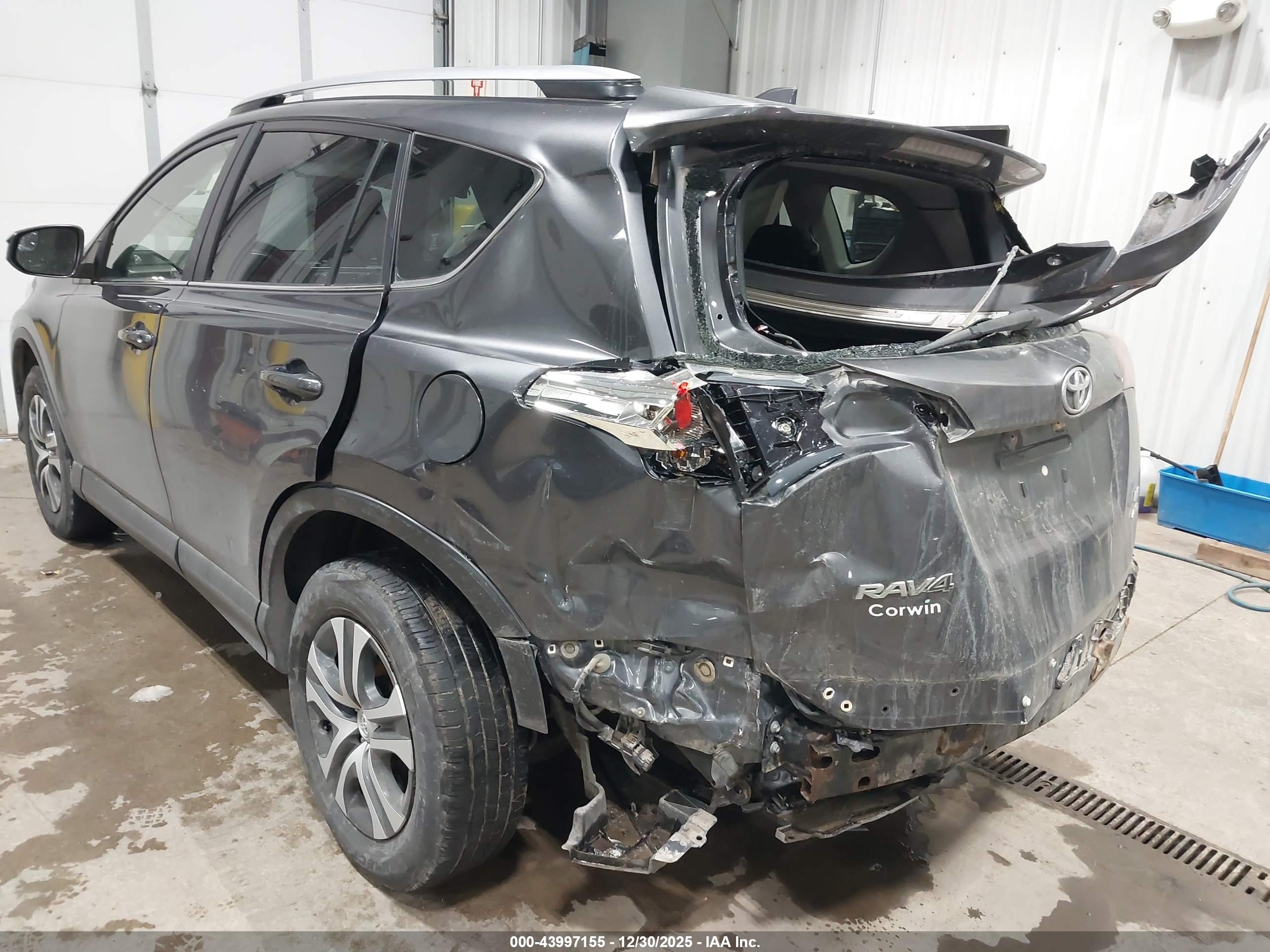 TOYOTA RAV4 image 6