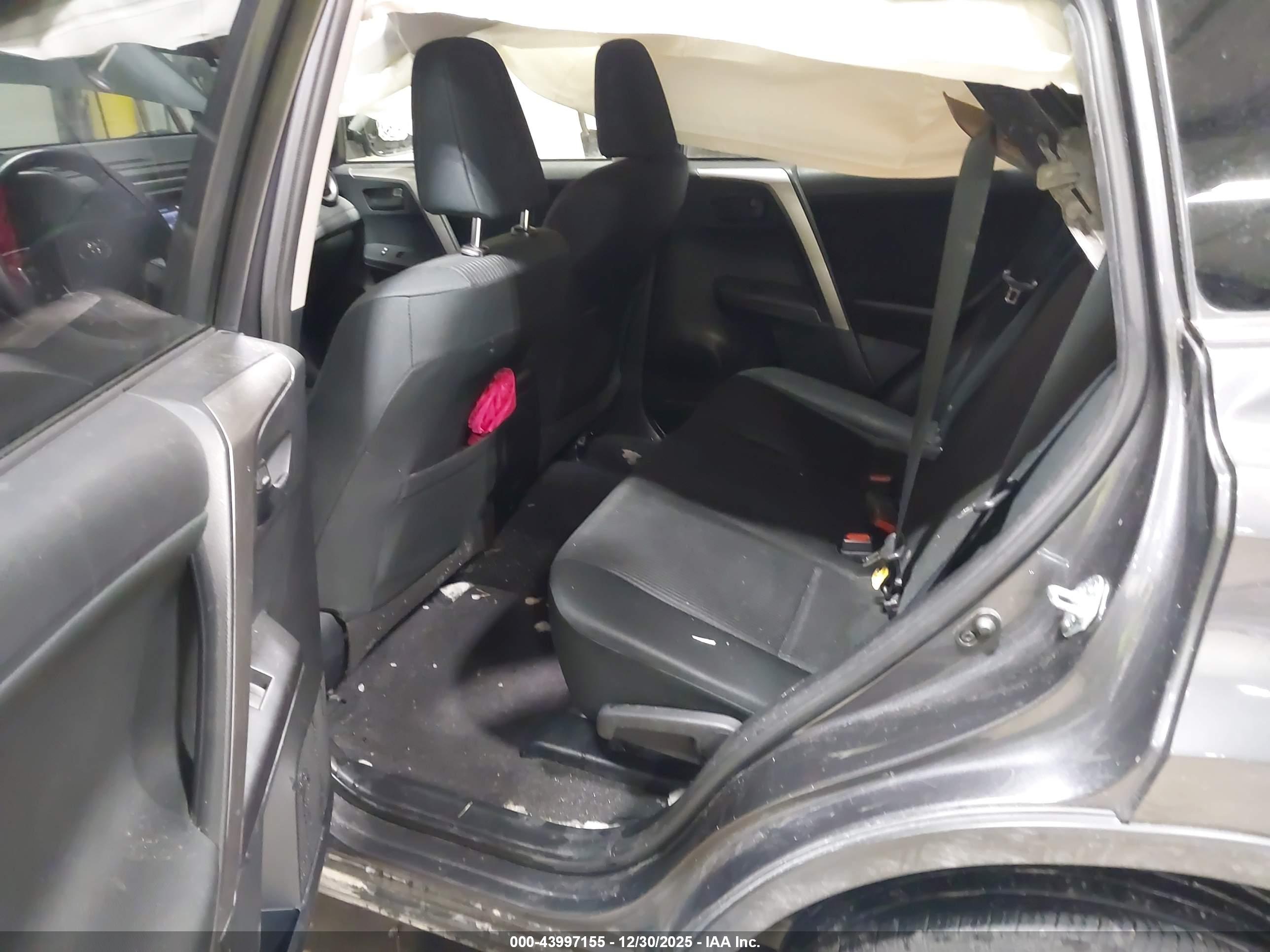 TOYOTA RAV4 image 8