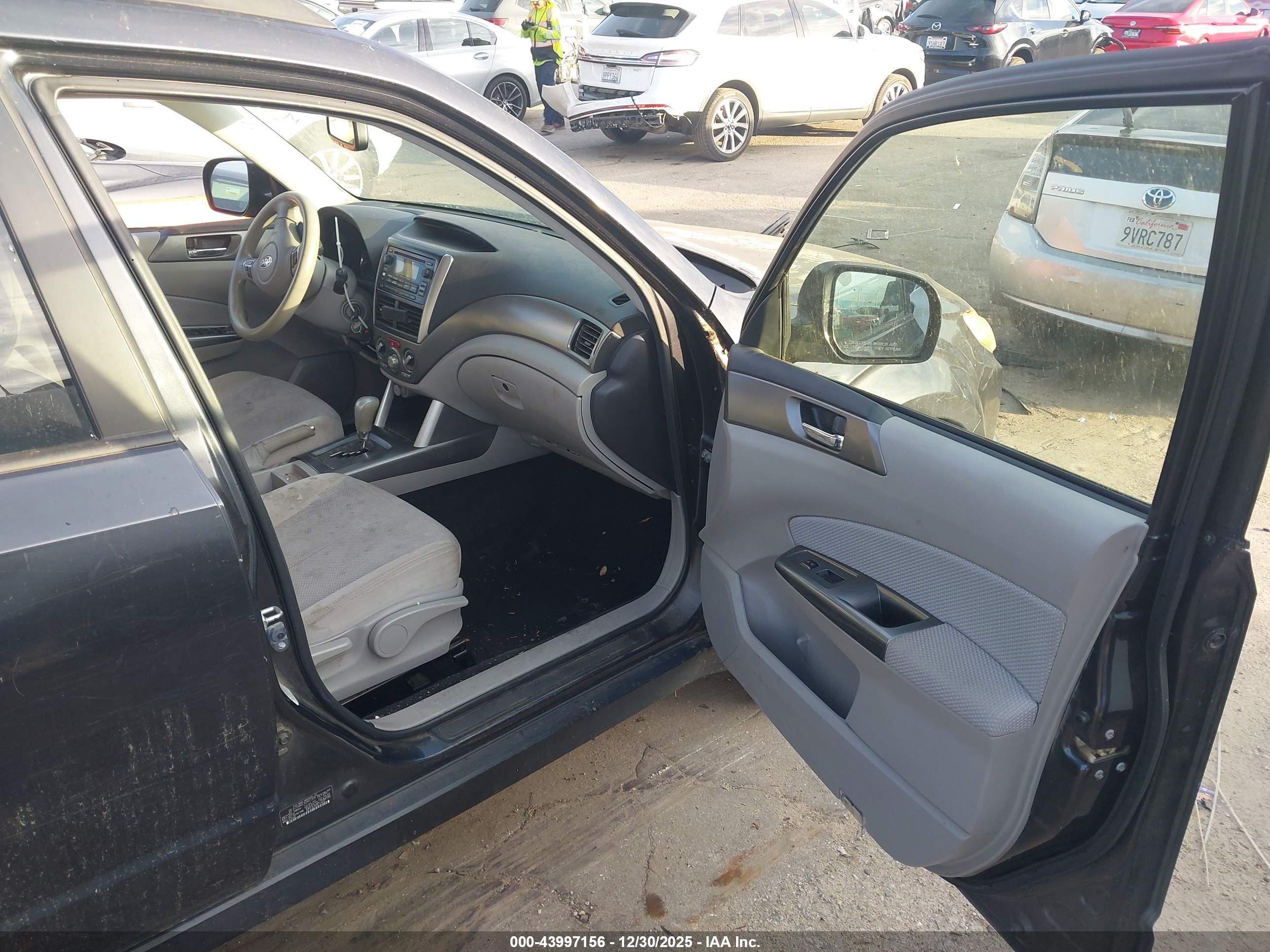 SUBARU FORESTER image 5