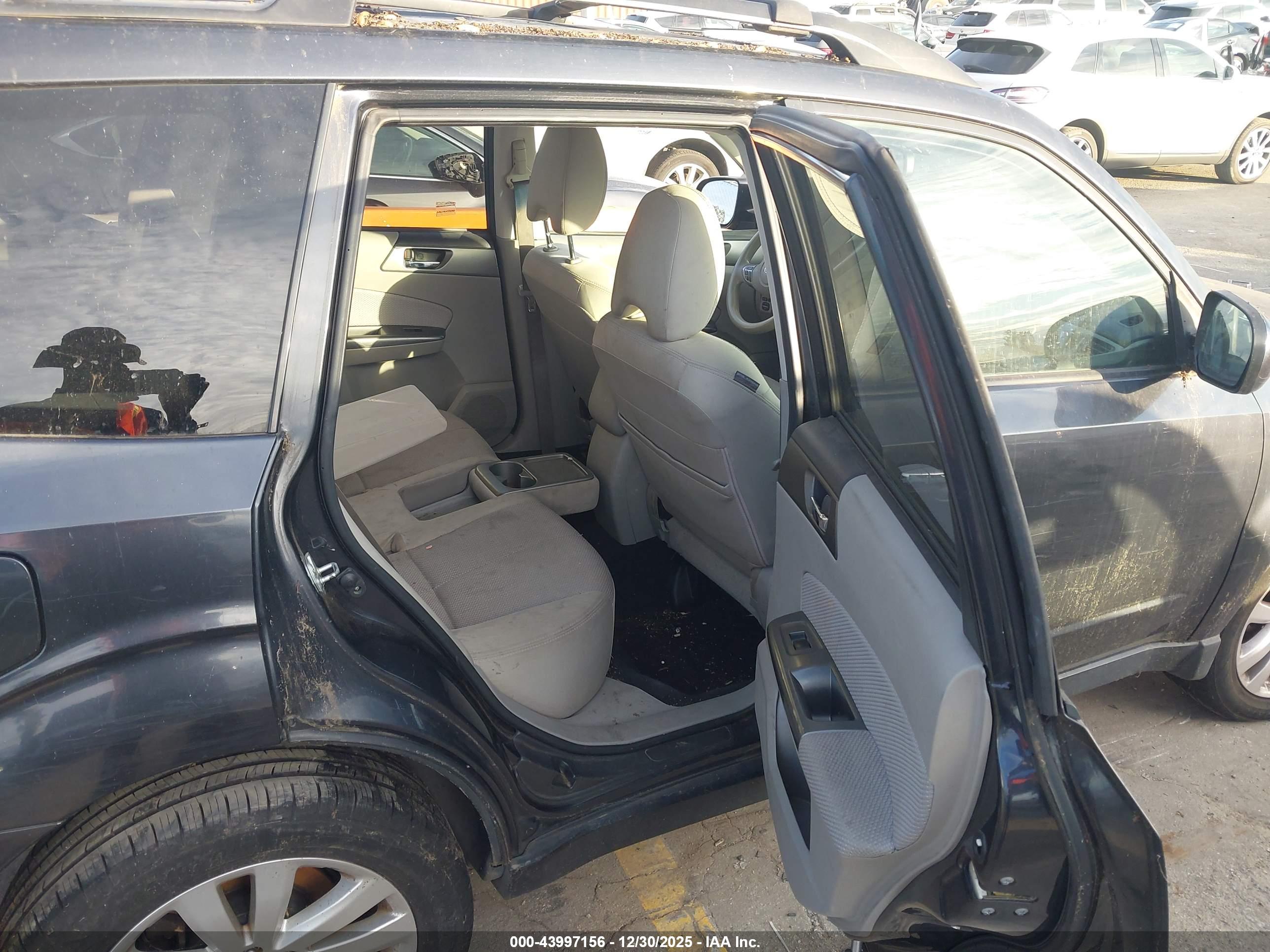 SUBARU FORESTER image 8