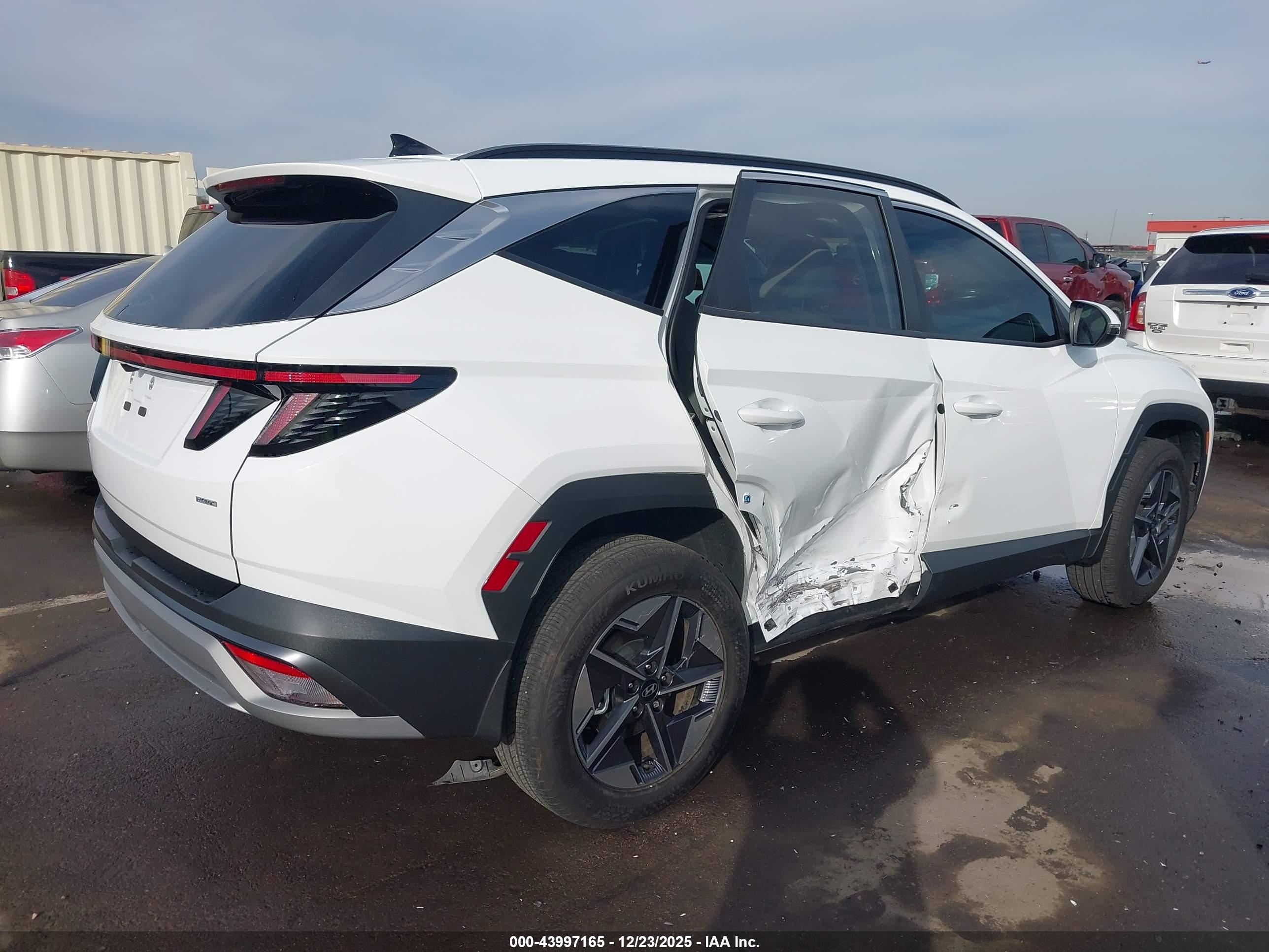HYUNDAI TUCSON image 4