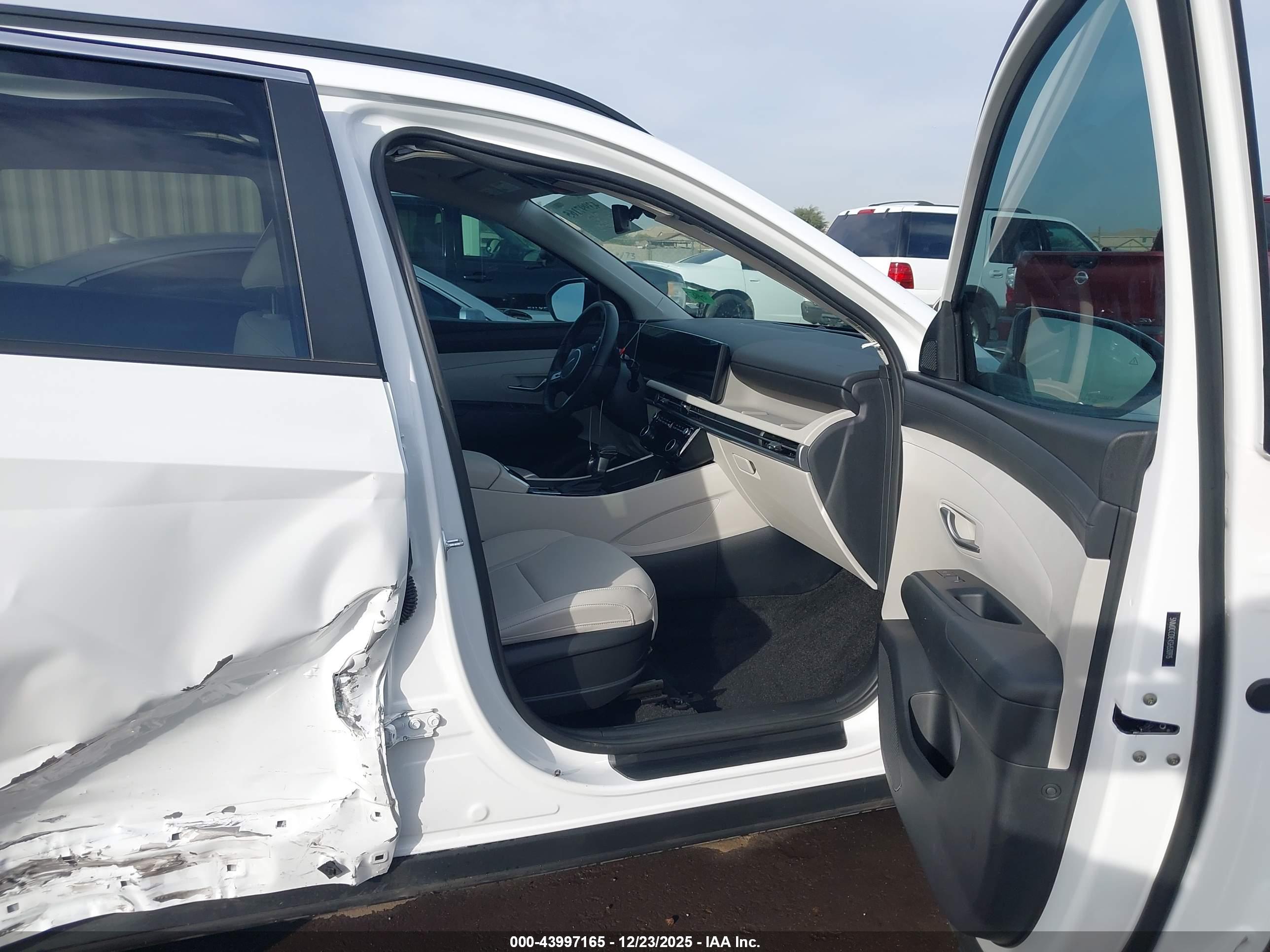 HYUNDAI TUCSON image 5