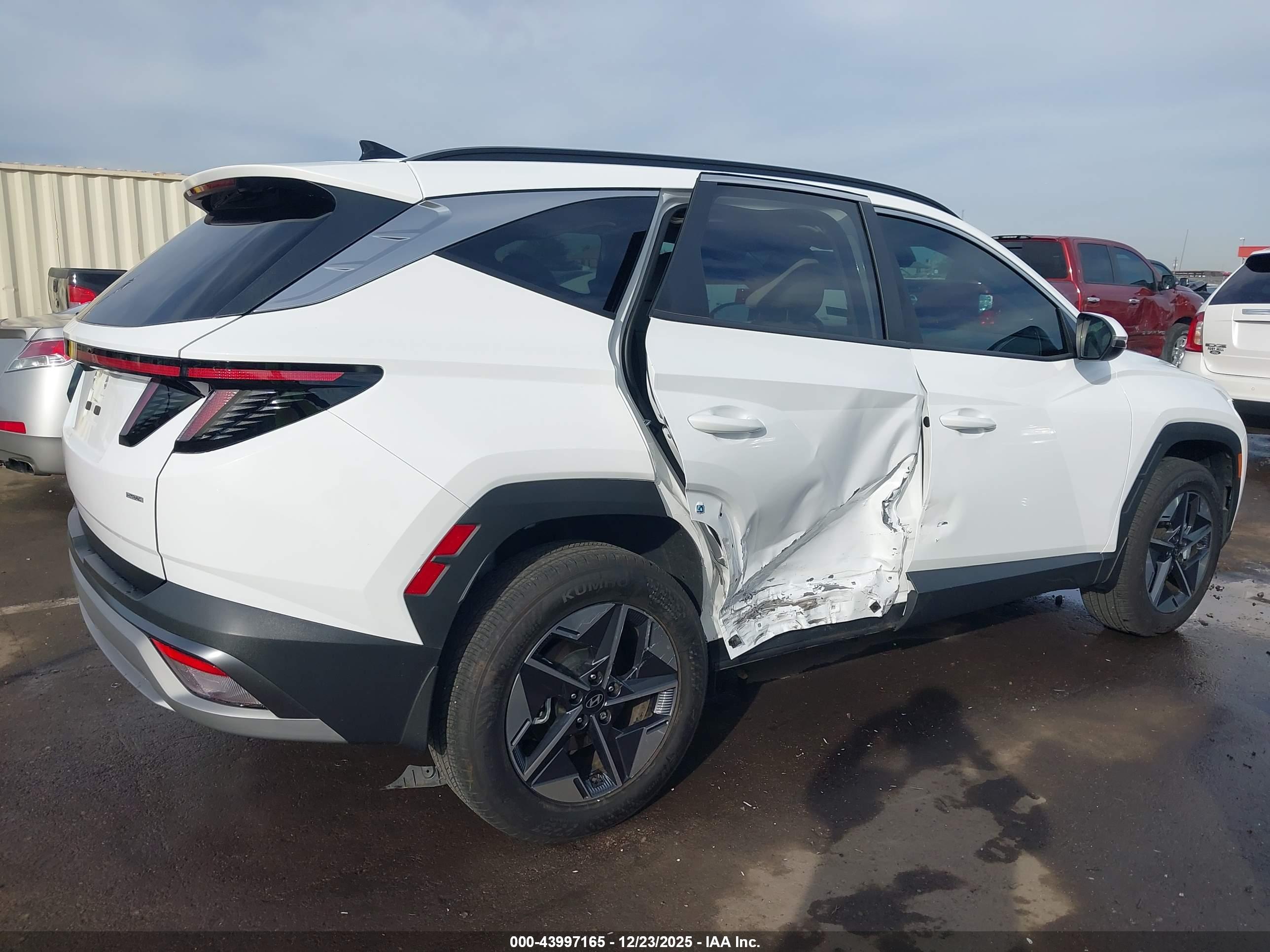 HYUNDAI TUCSON image 6