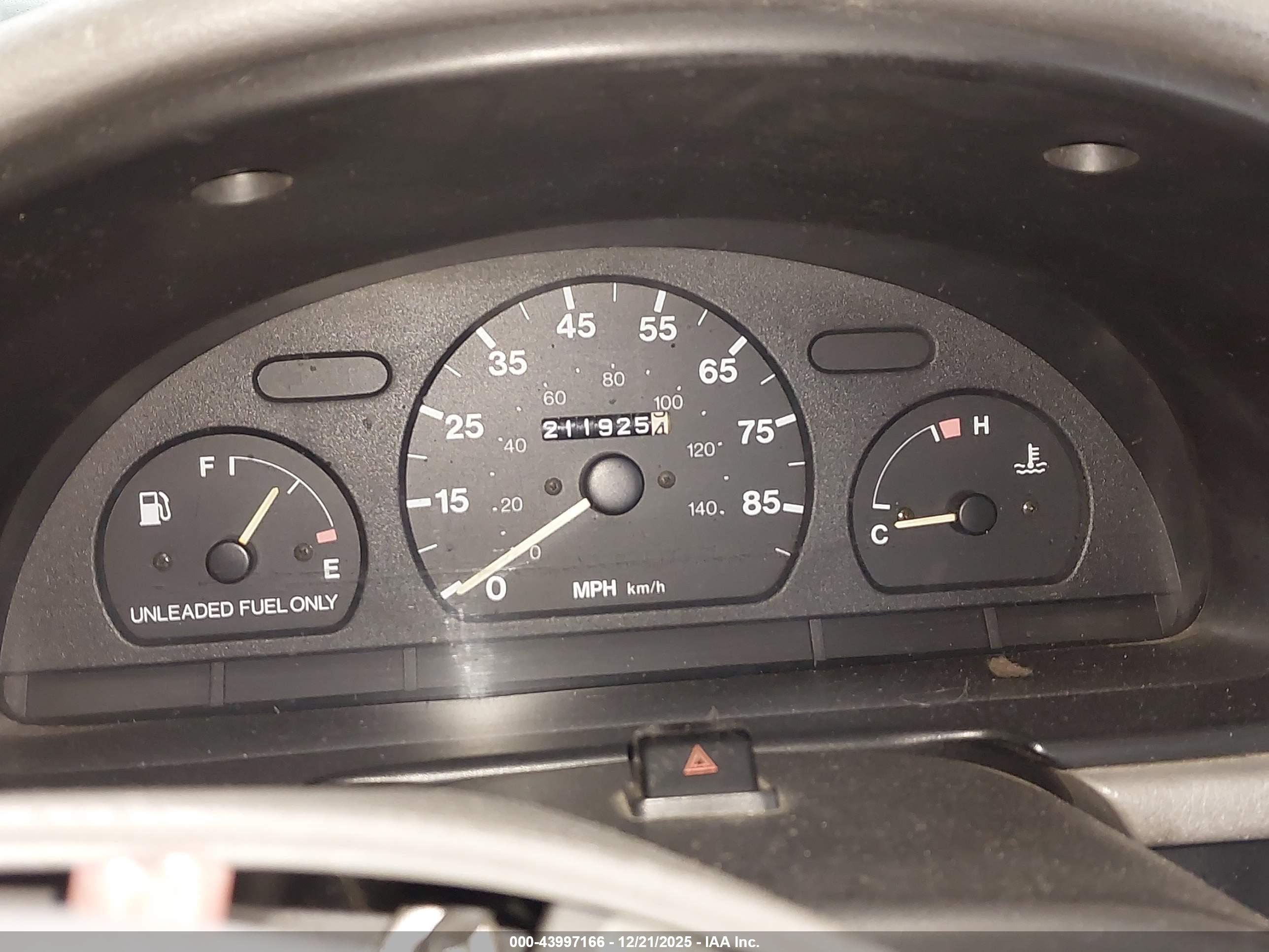 CHEVROLET METRO image 7