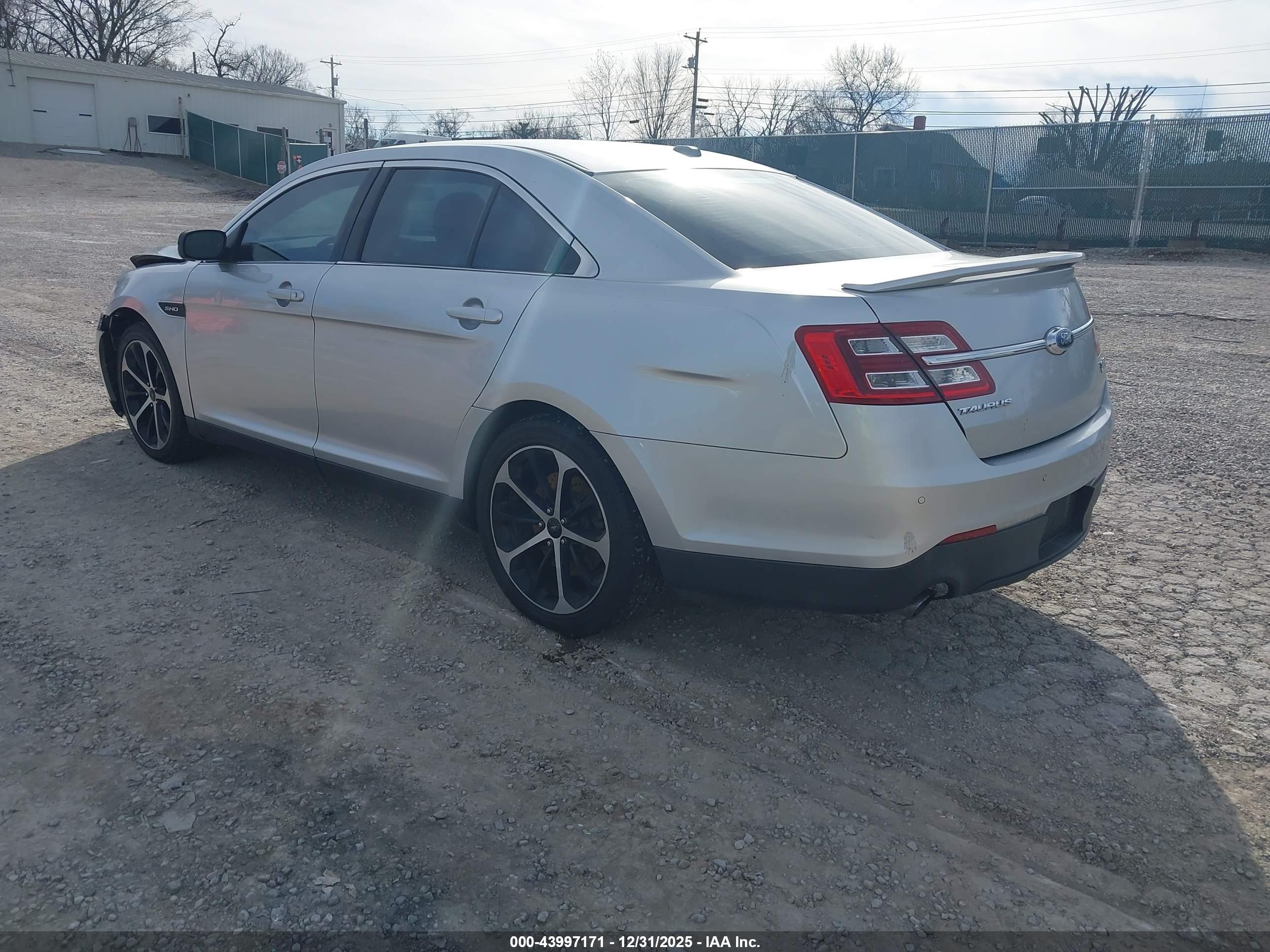 FORD TAURUS image 3