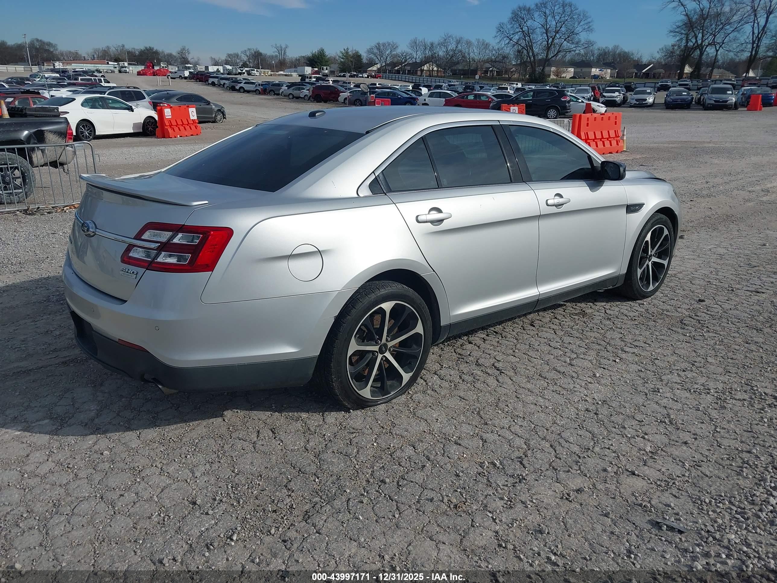 FORD TAURUS image 4