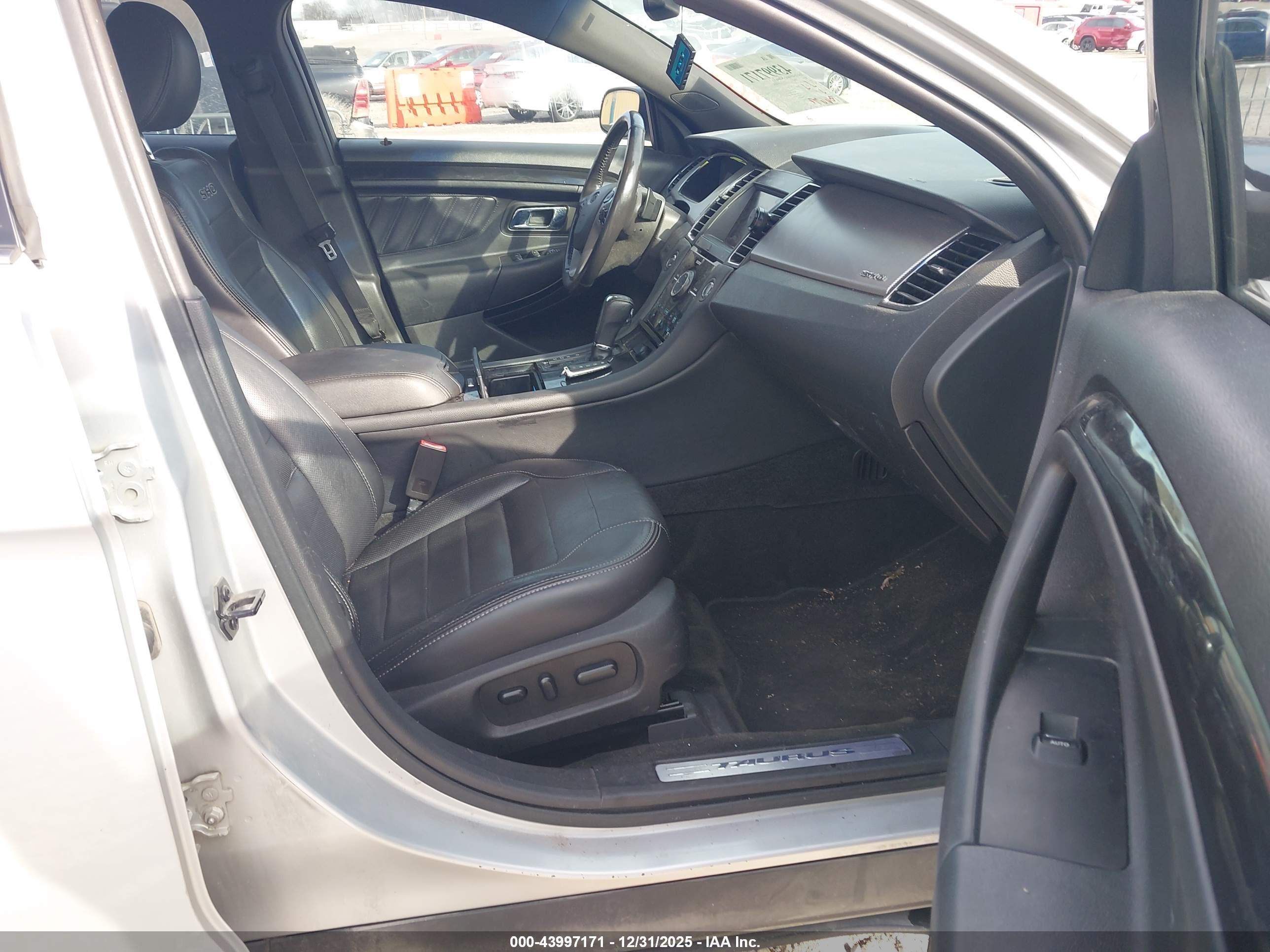 FORD TAURUS image 5