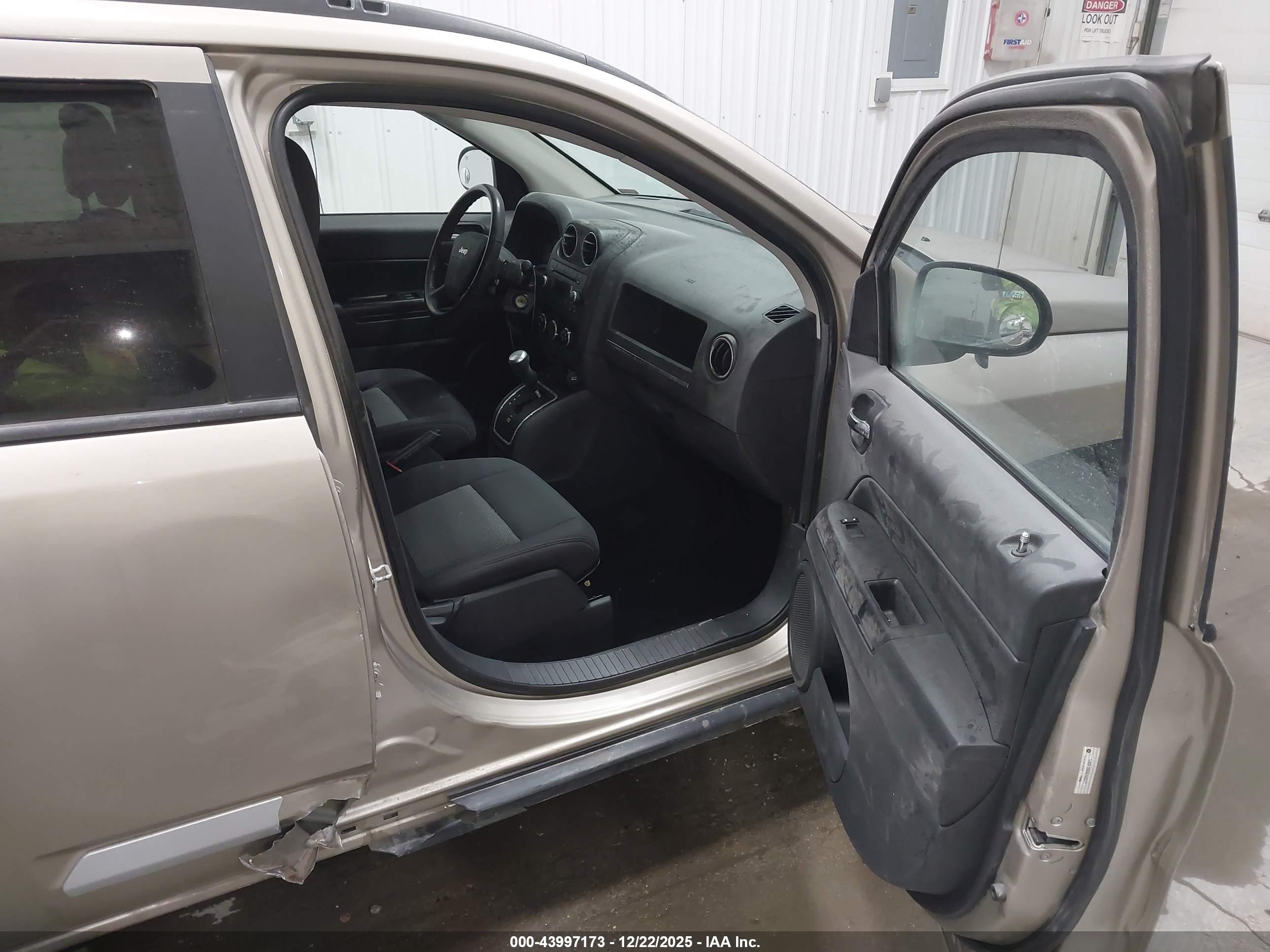 JEEP COMPASS image 5