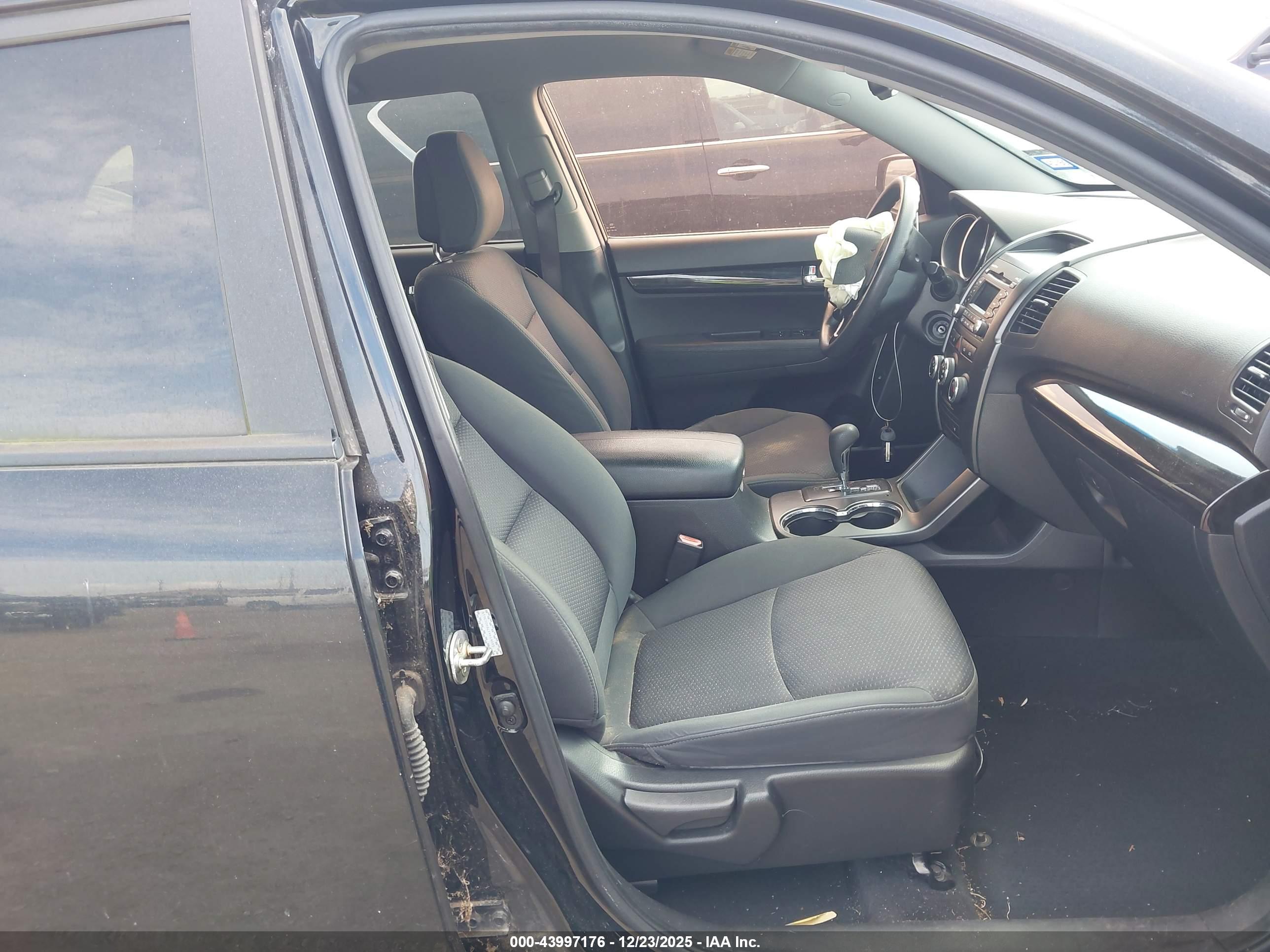KIA SORENTO image 5
