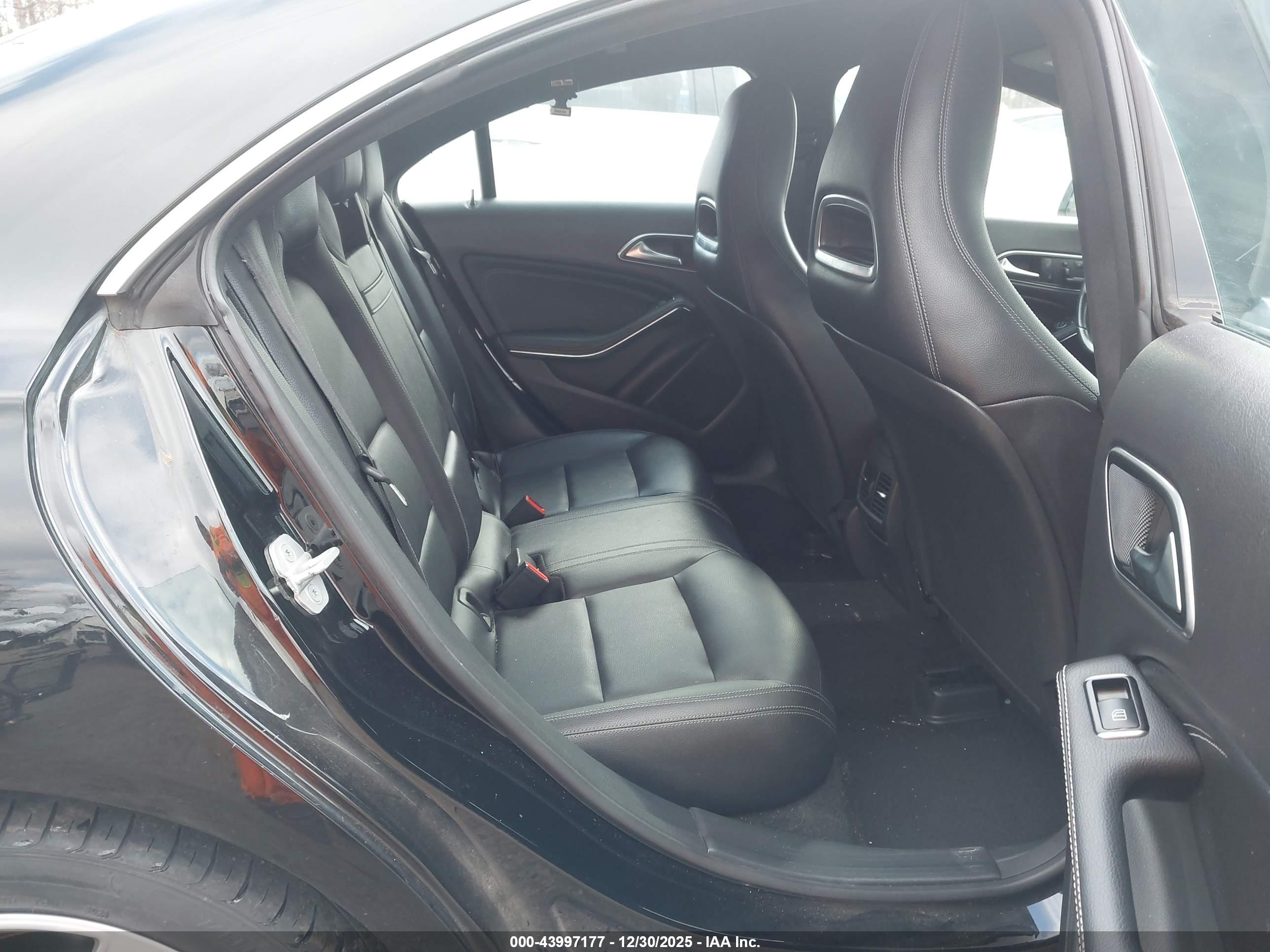 MERCEDES-BENZ CLA image 8