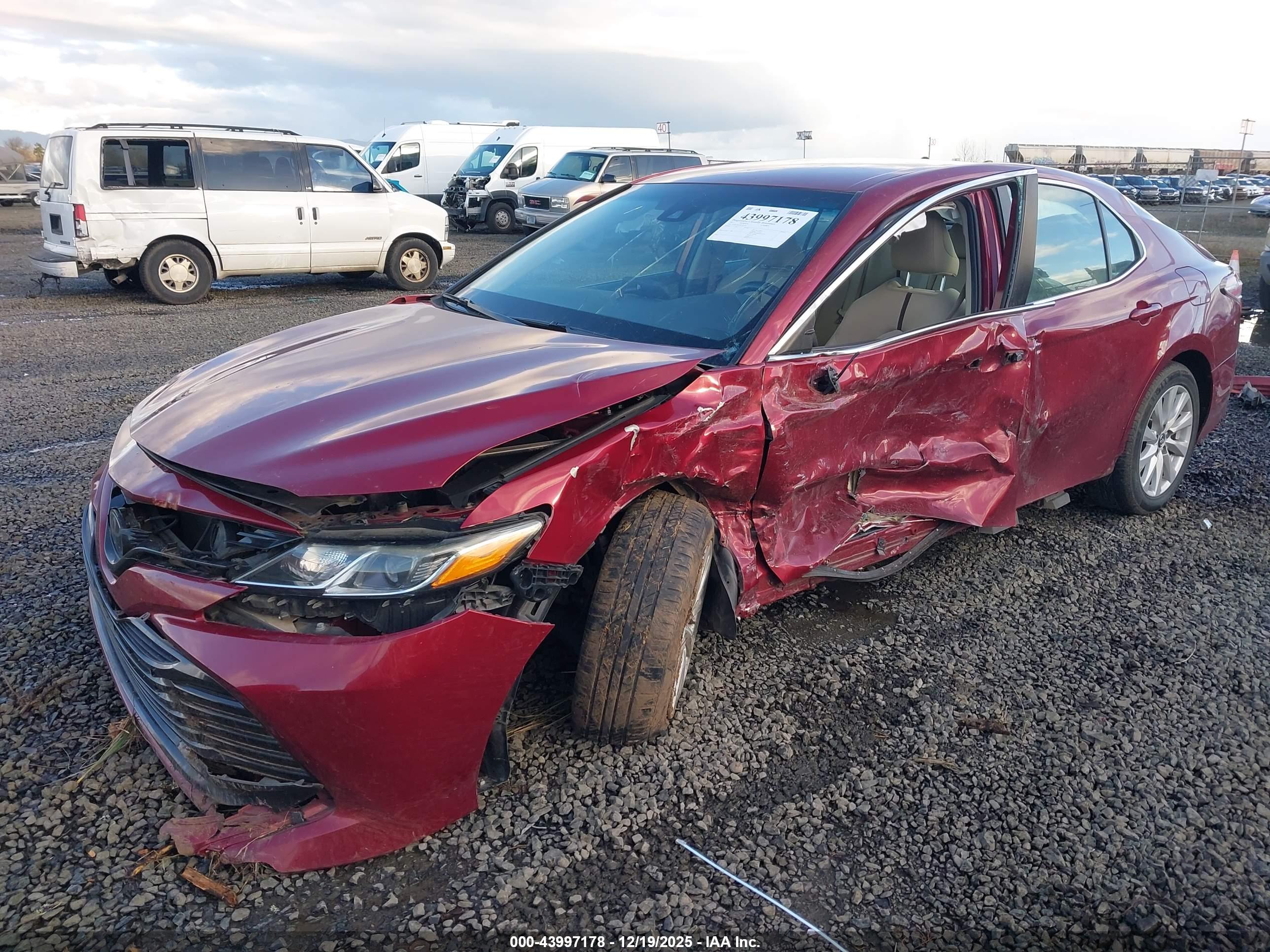 TOYOTA CAMRY image 2