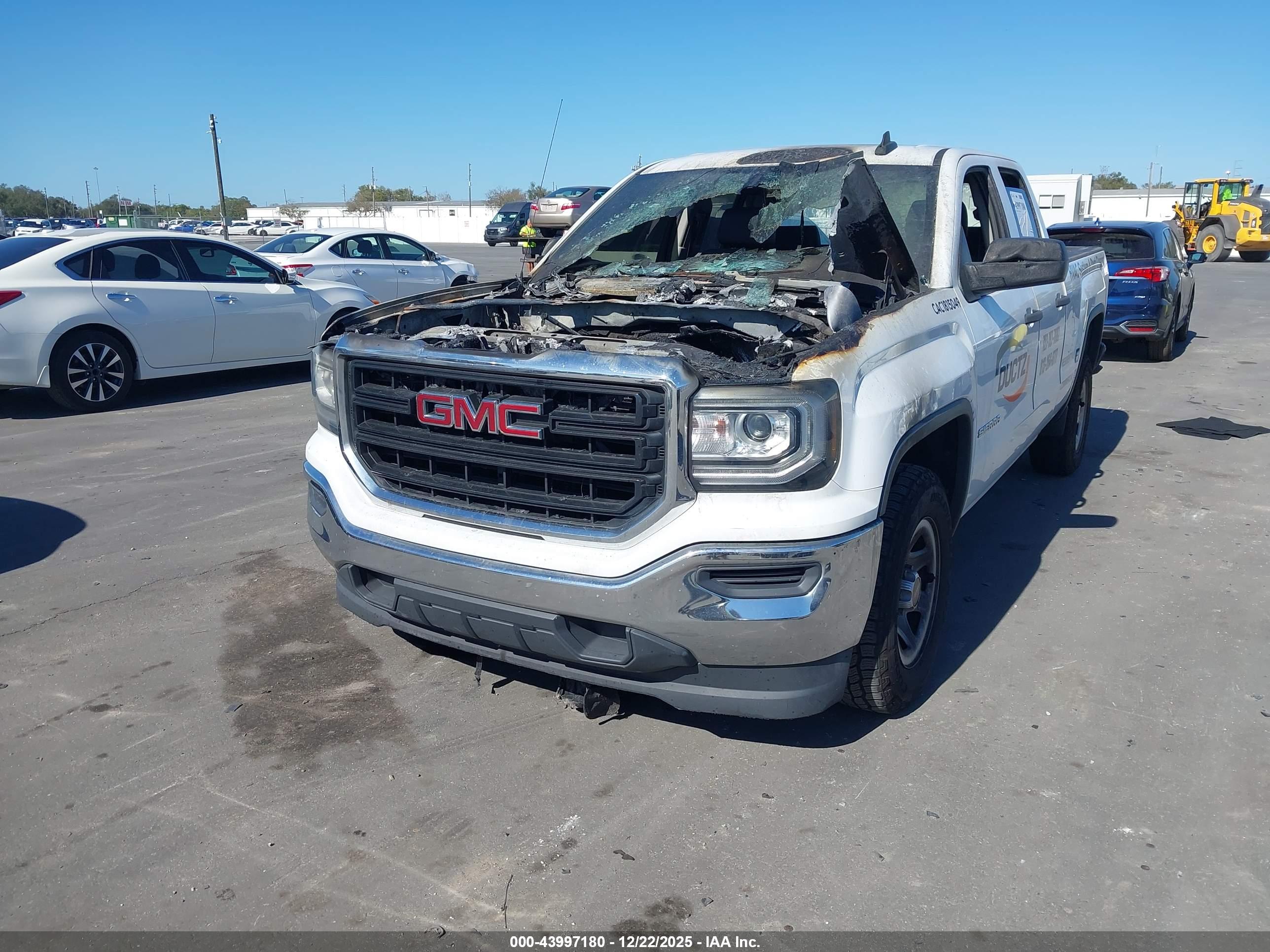 GMC SIERRA image 2