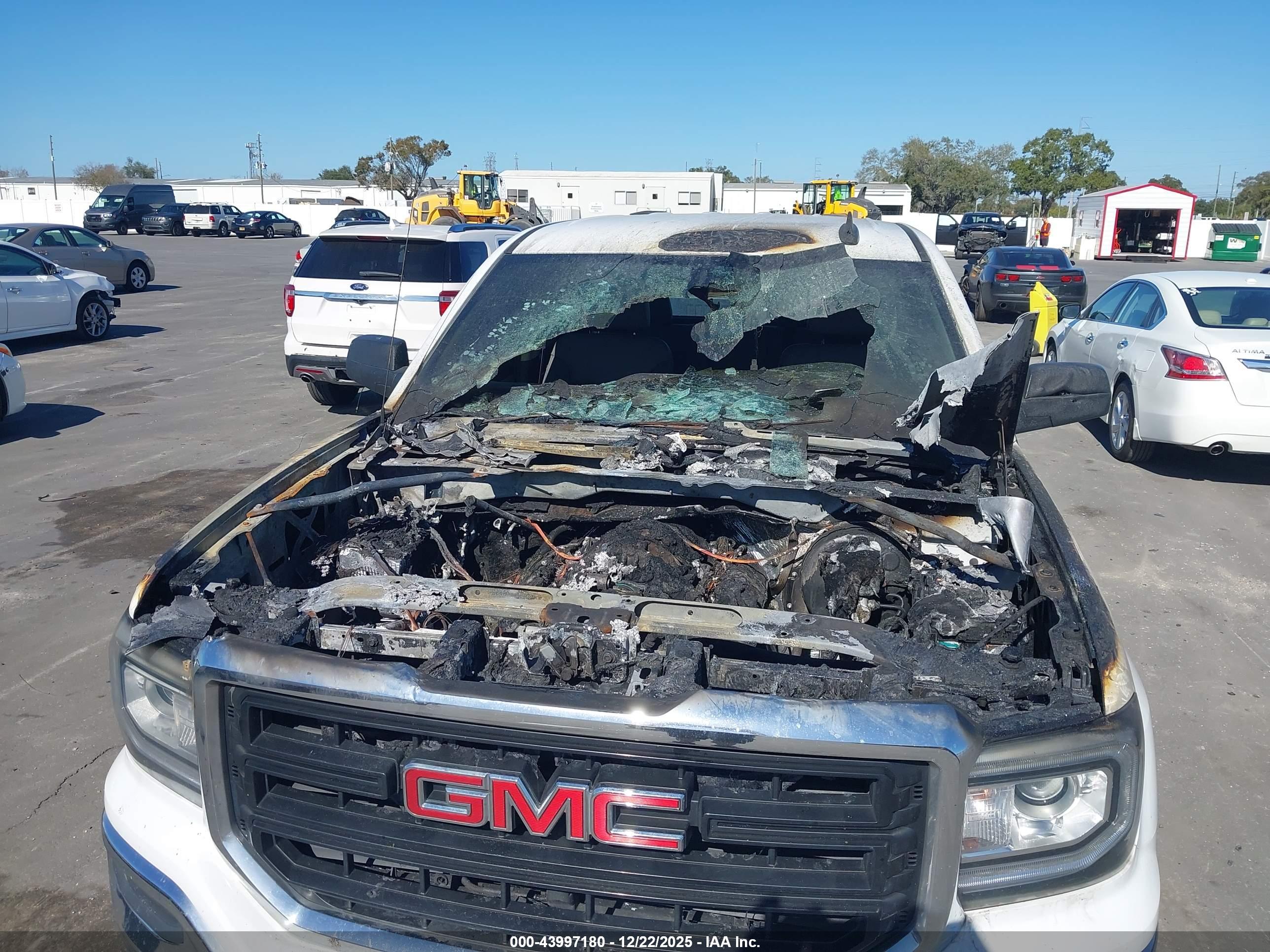 GMC SIERRA image 6