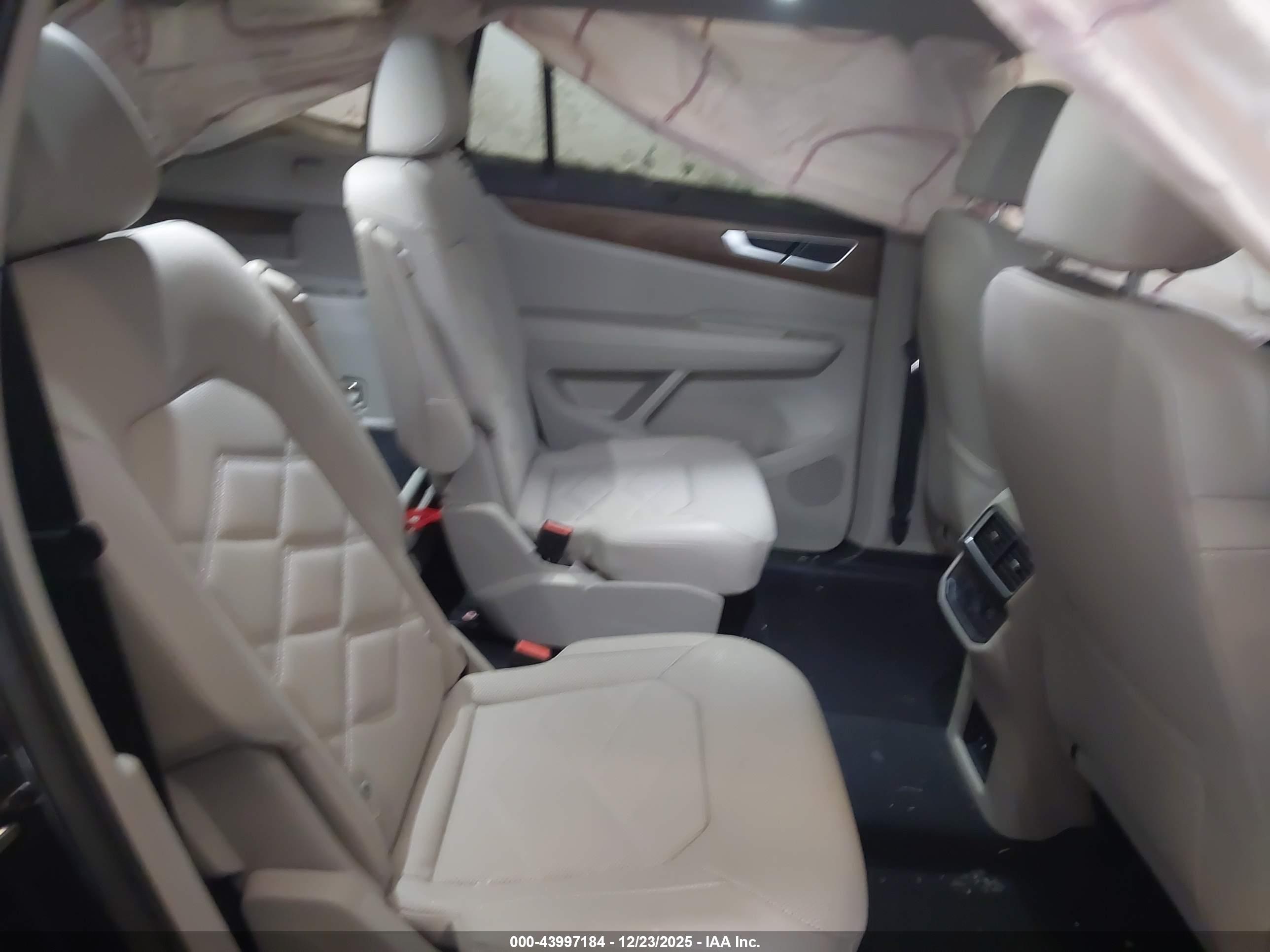 VOLKSWAGEN ATLAS image 8