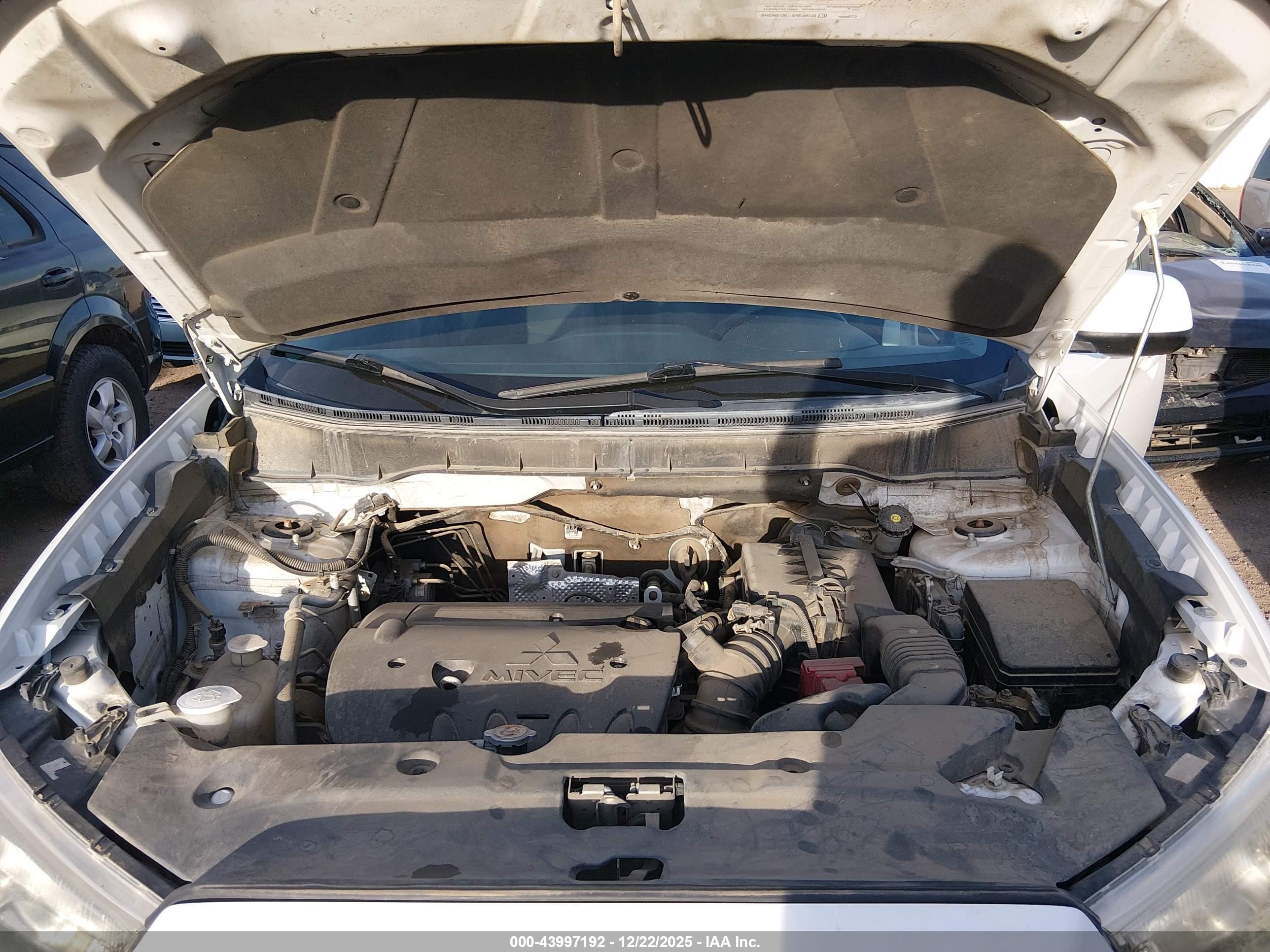 MITSUBISHI OUTLANDER image 10