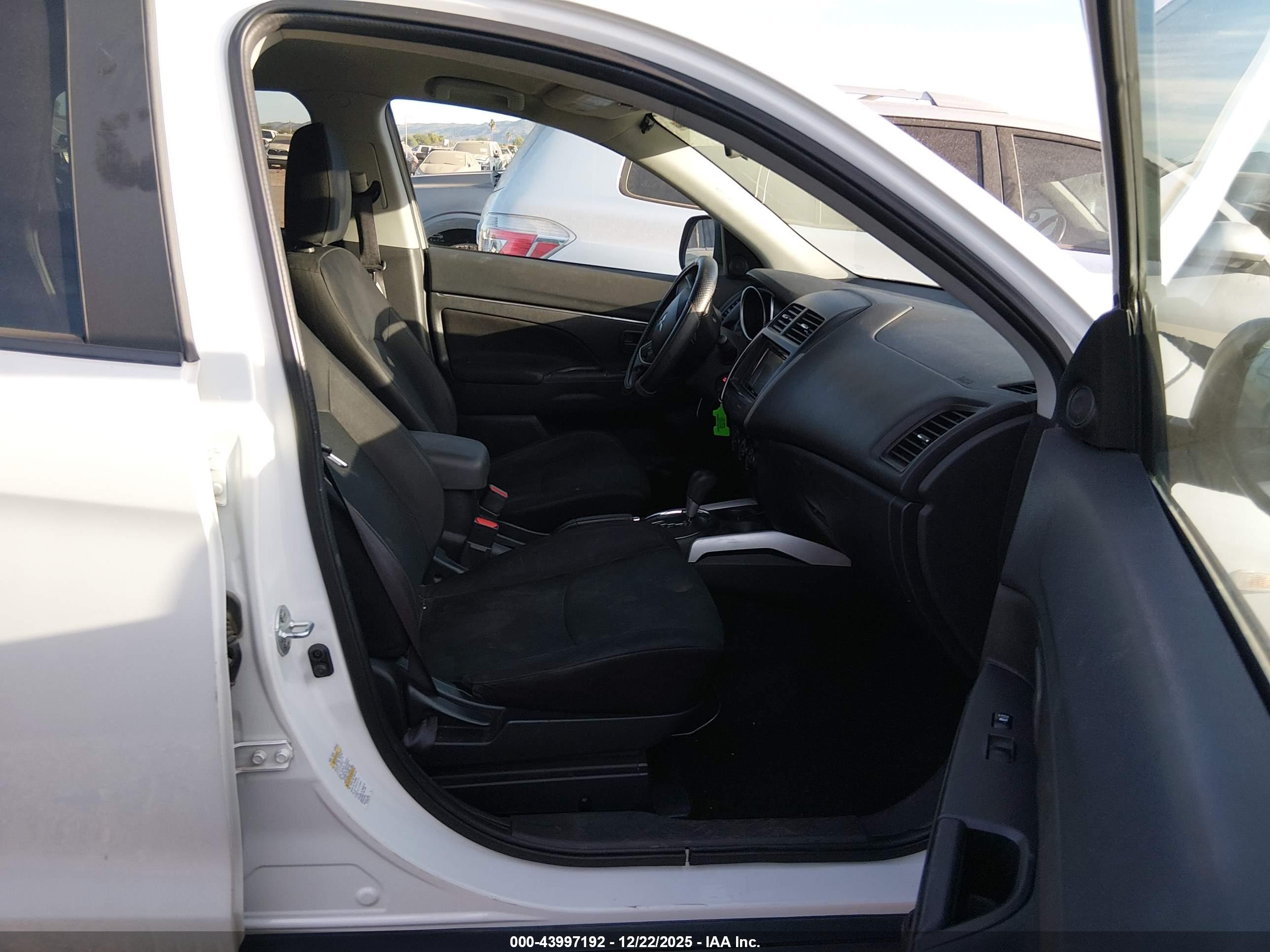 MITSUBISHI OUTLANDER image 5