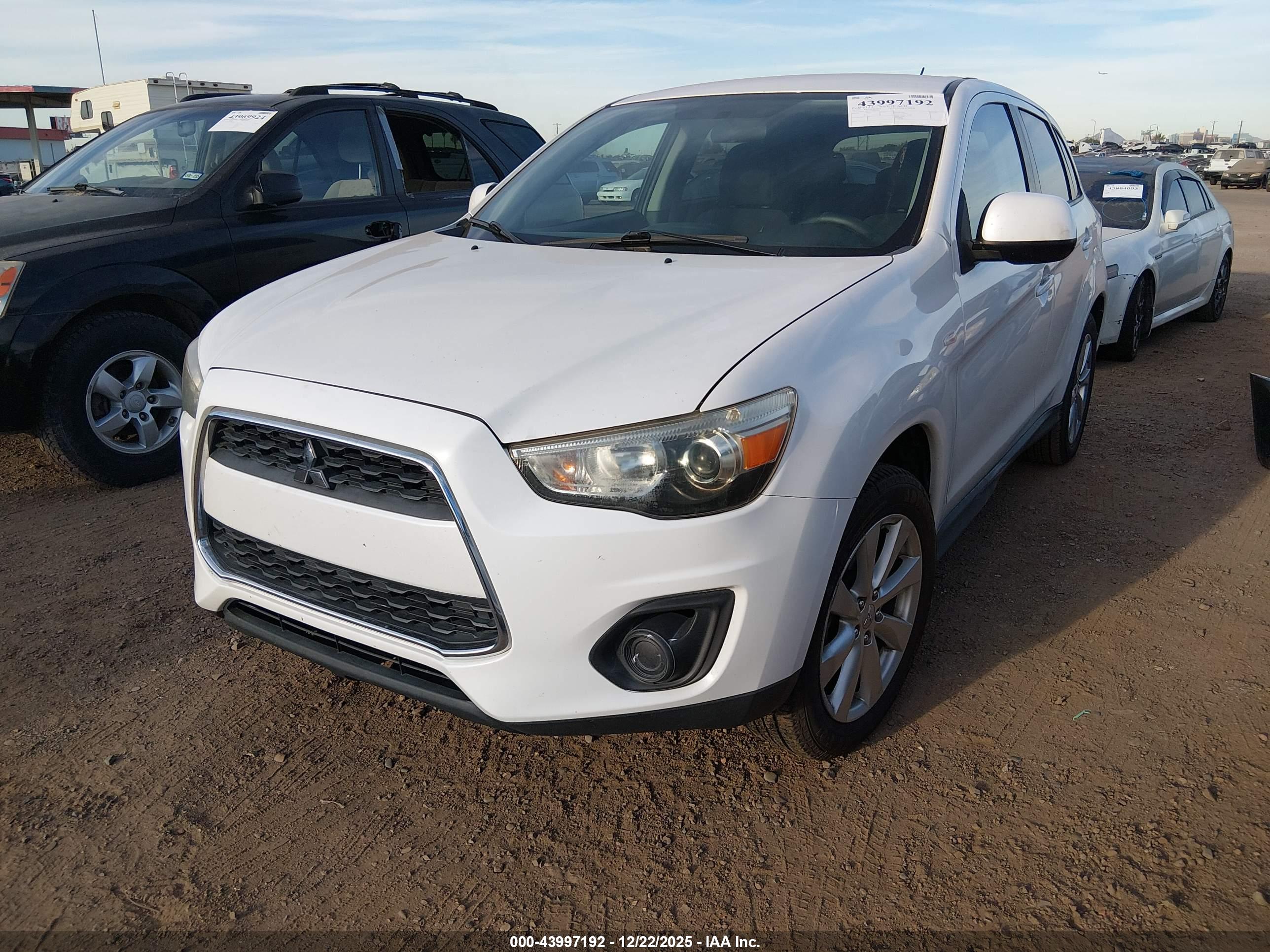 MITSUBISHI OUTLANDER image 6