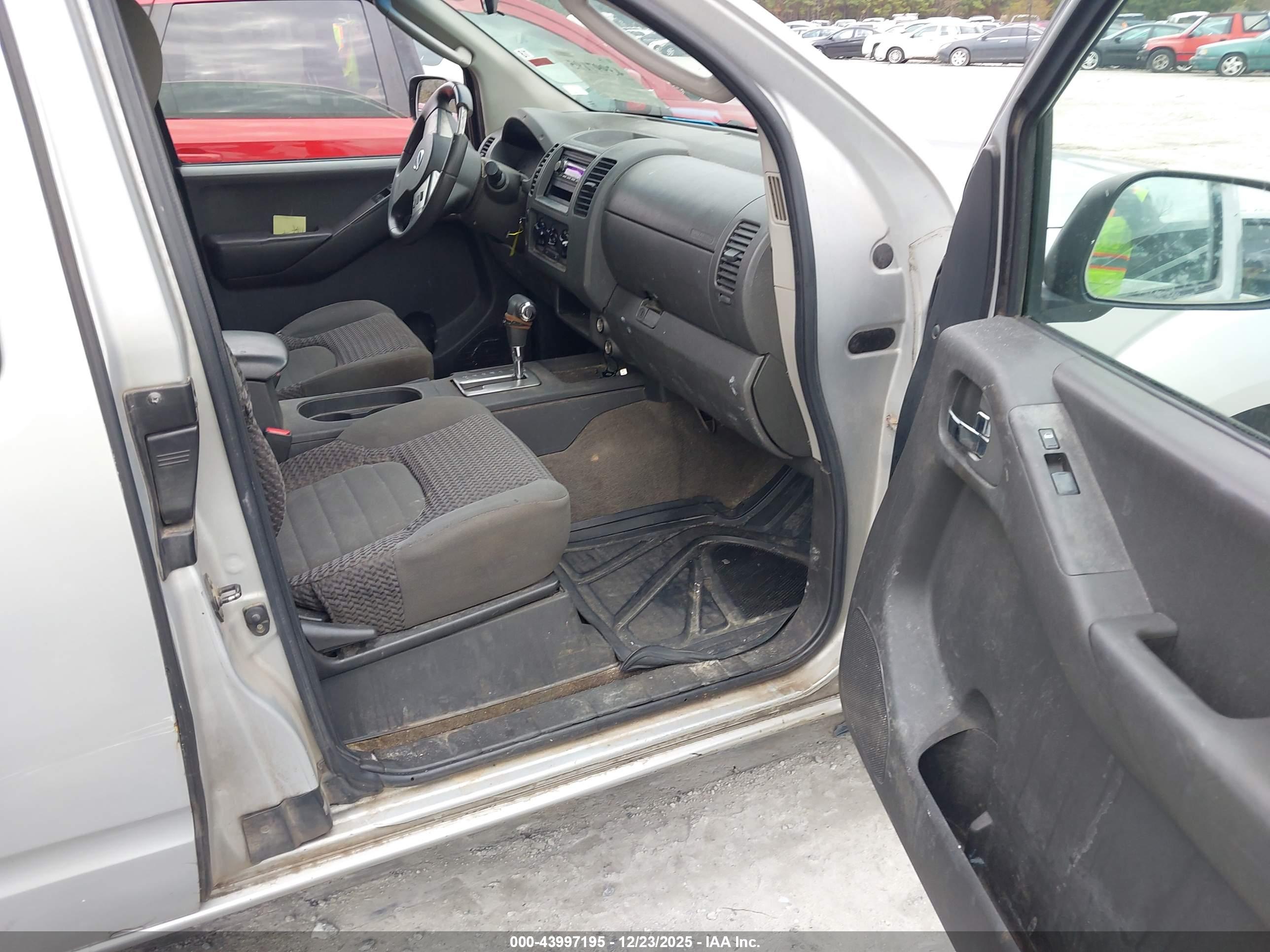 NISSAN FRONTIER image 5