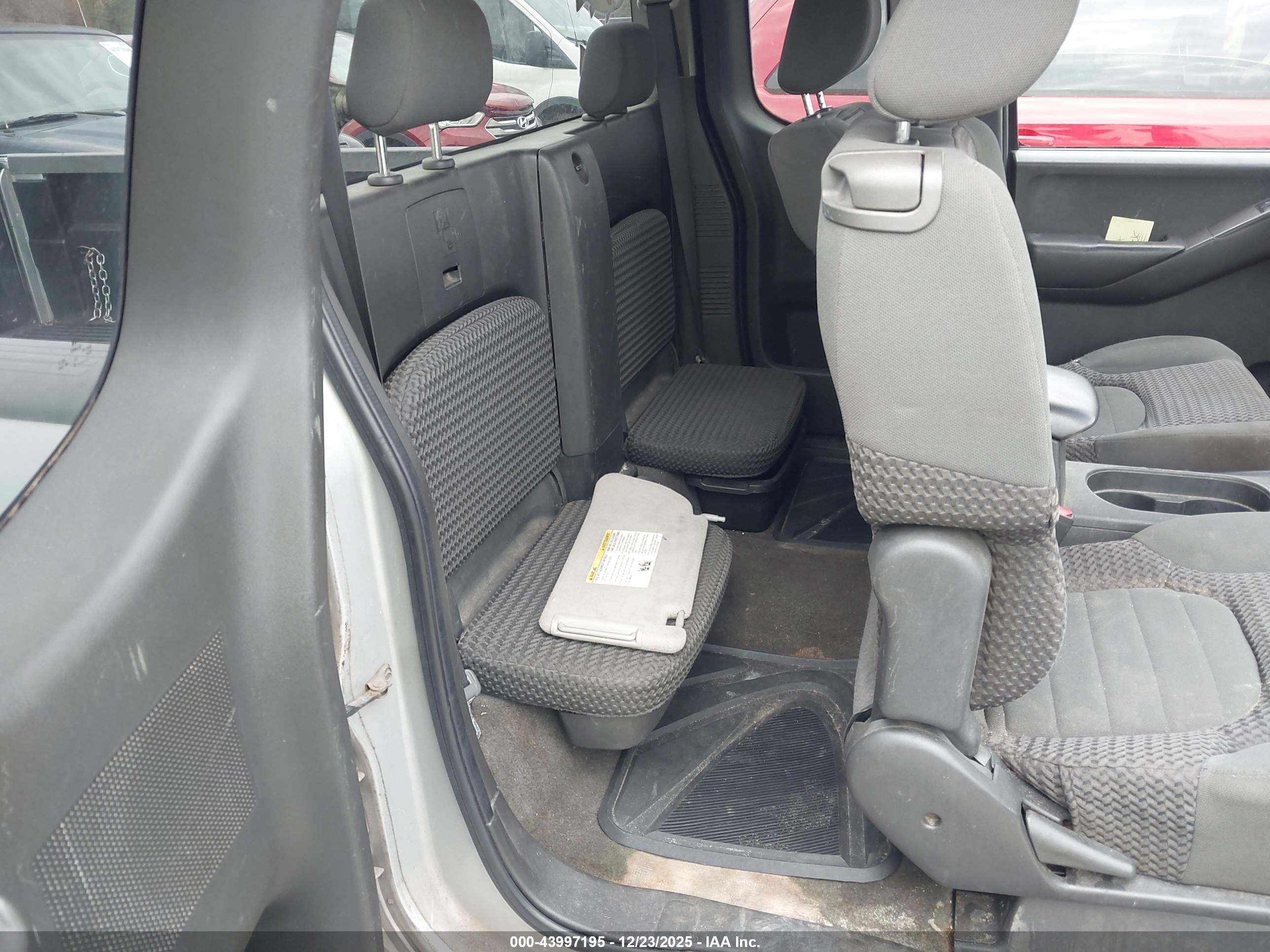 NISSAN FRONTIER image 8