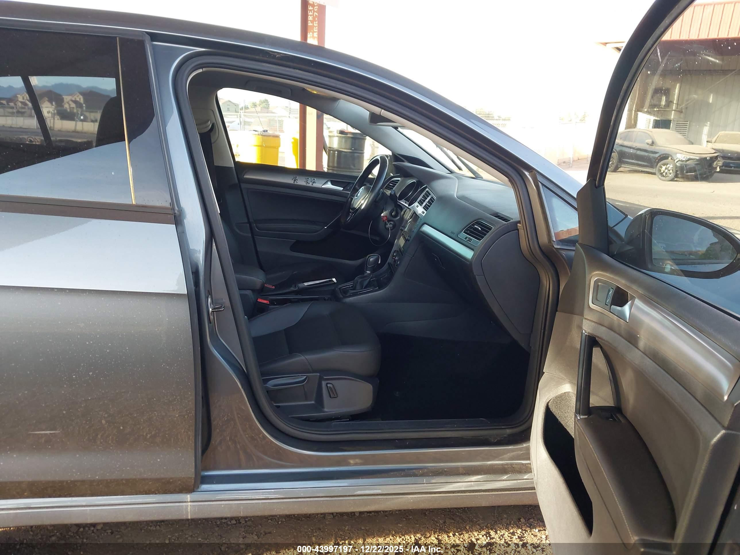 VOLKSWAGEN GOLF image 5
