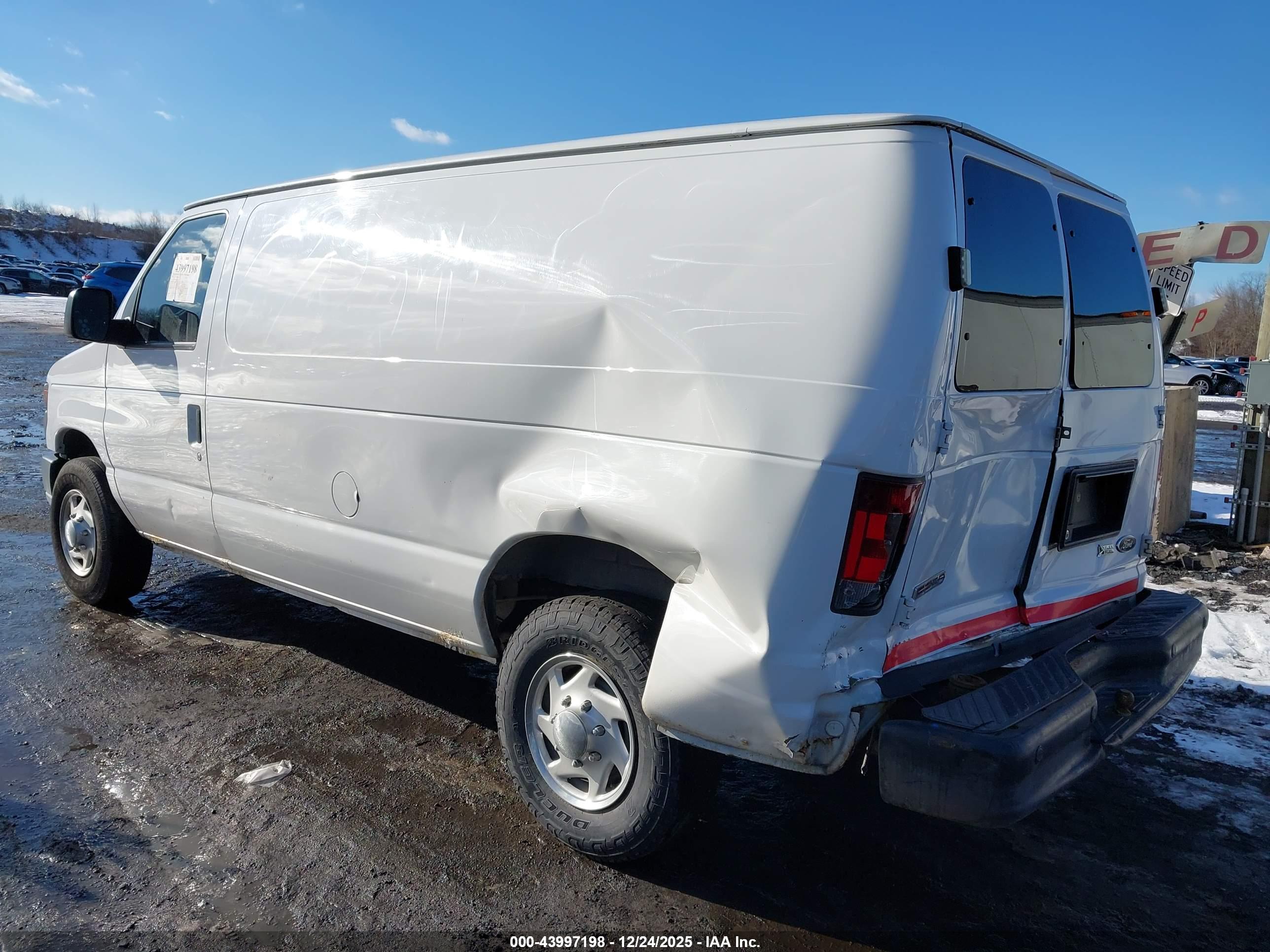 FORD E-250 image 3