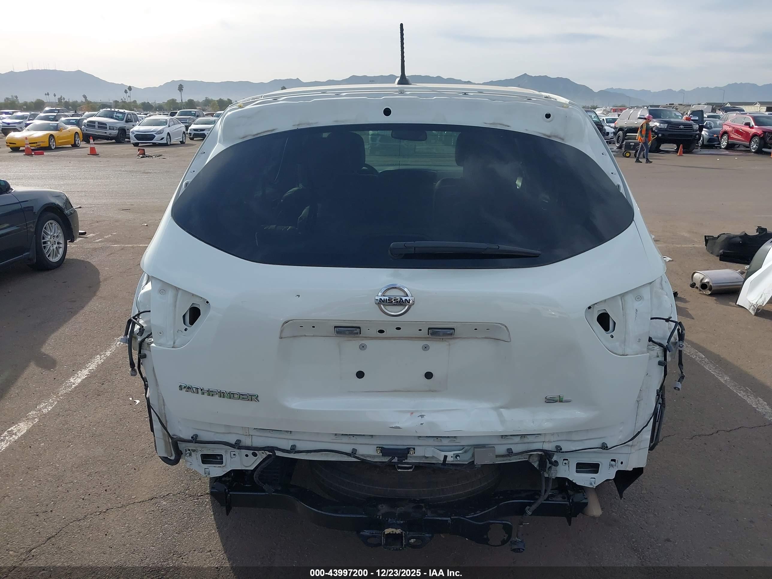 NISSAN PATHFINDER image 6