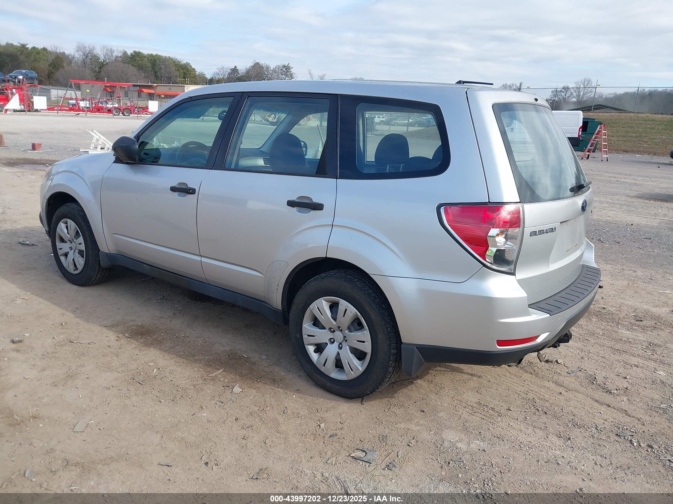 SUBARU FORESTER image 3