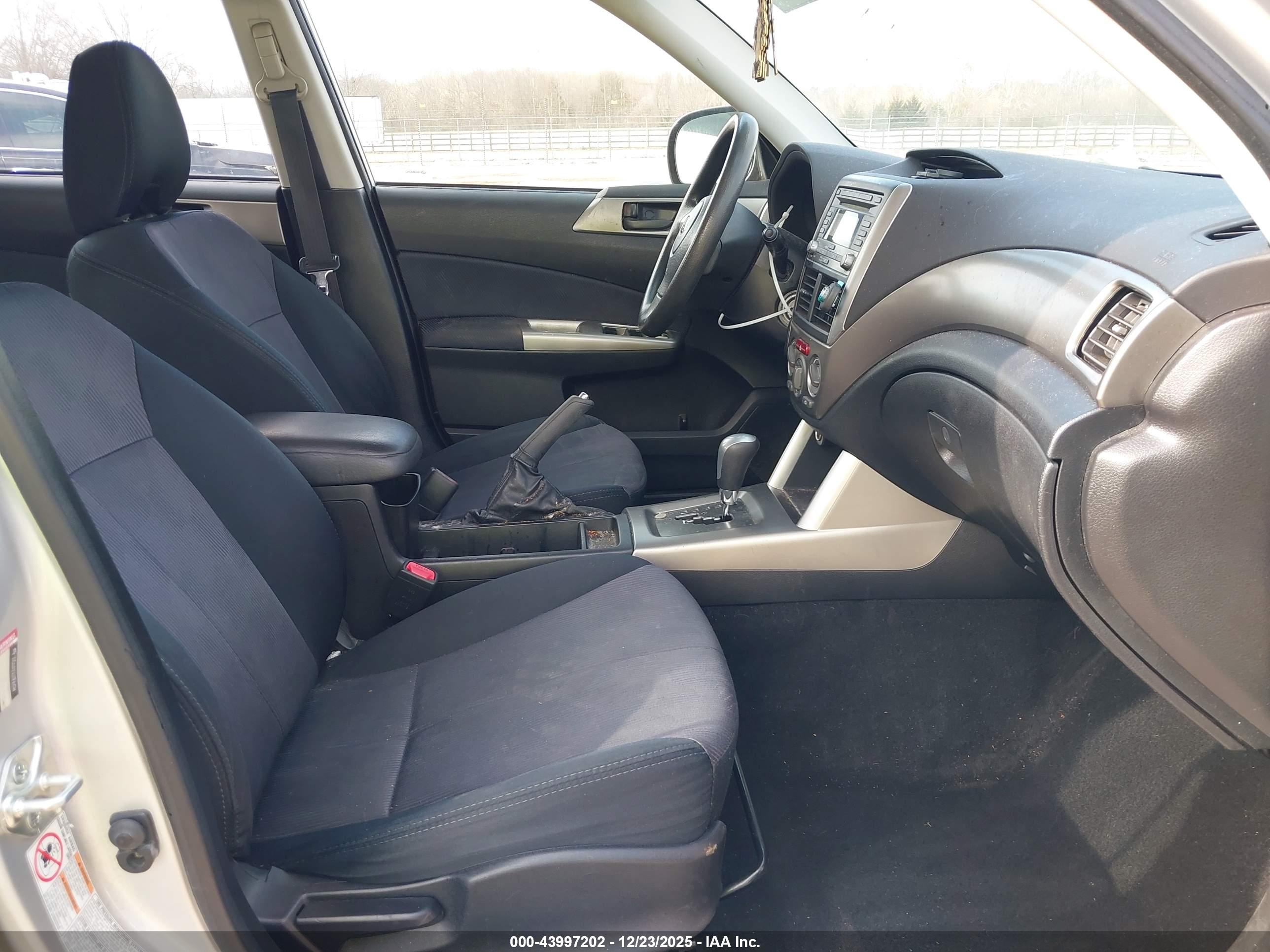 SUBARU FORESTER image 5