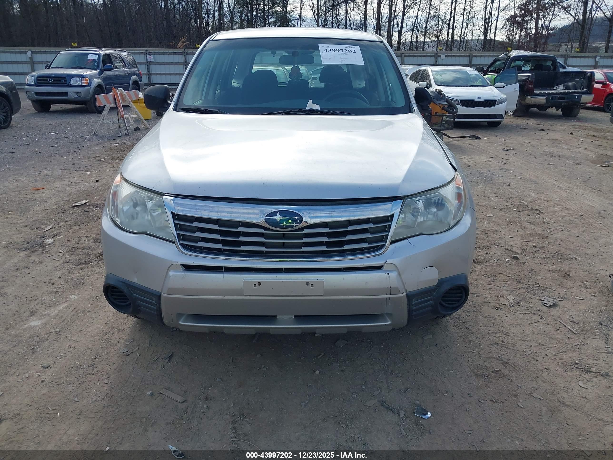 SUBARU FORESTER image 6