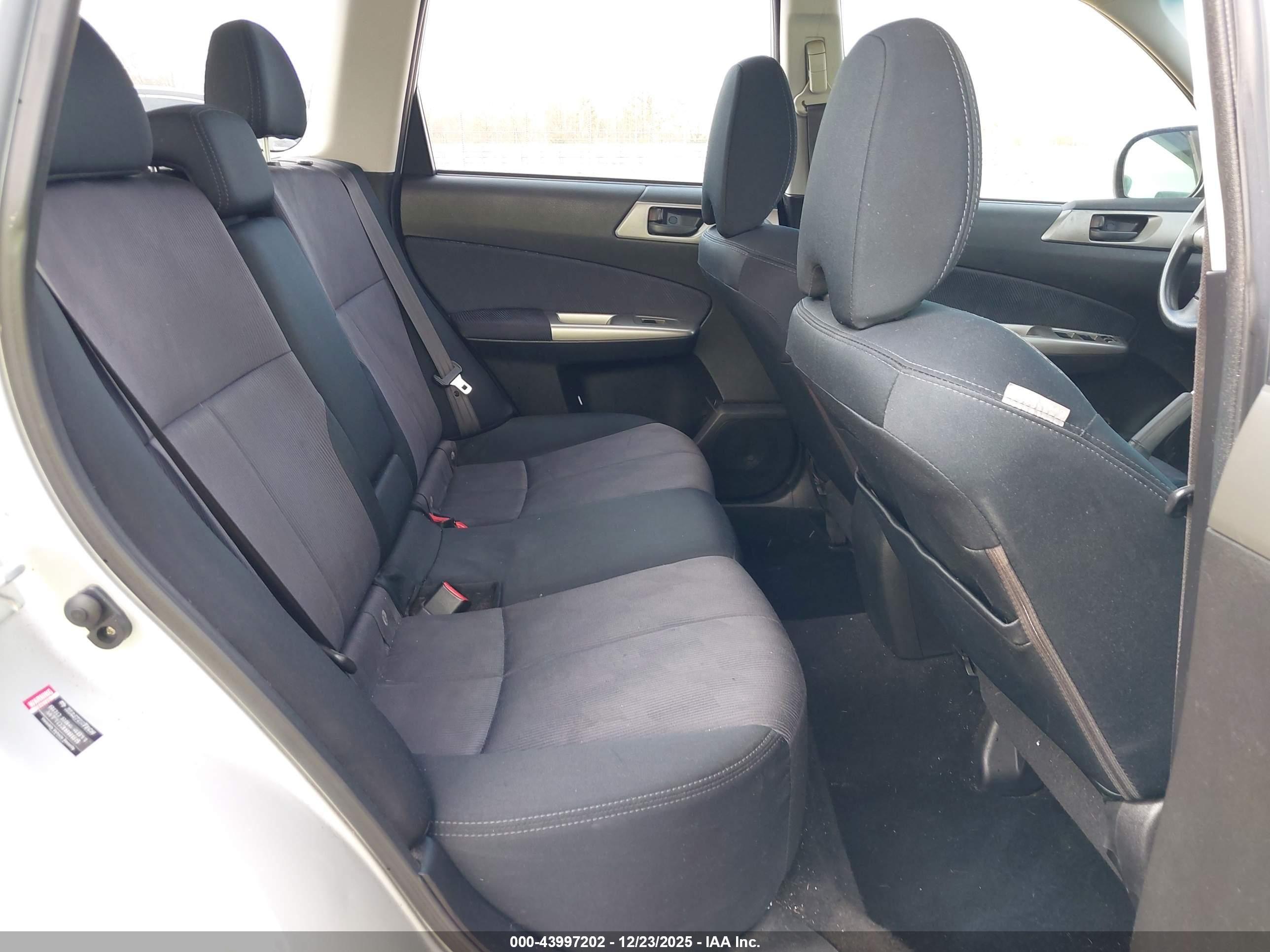 SUBARU FORESTER image 8