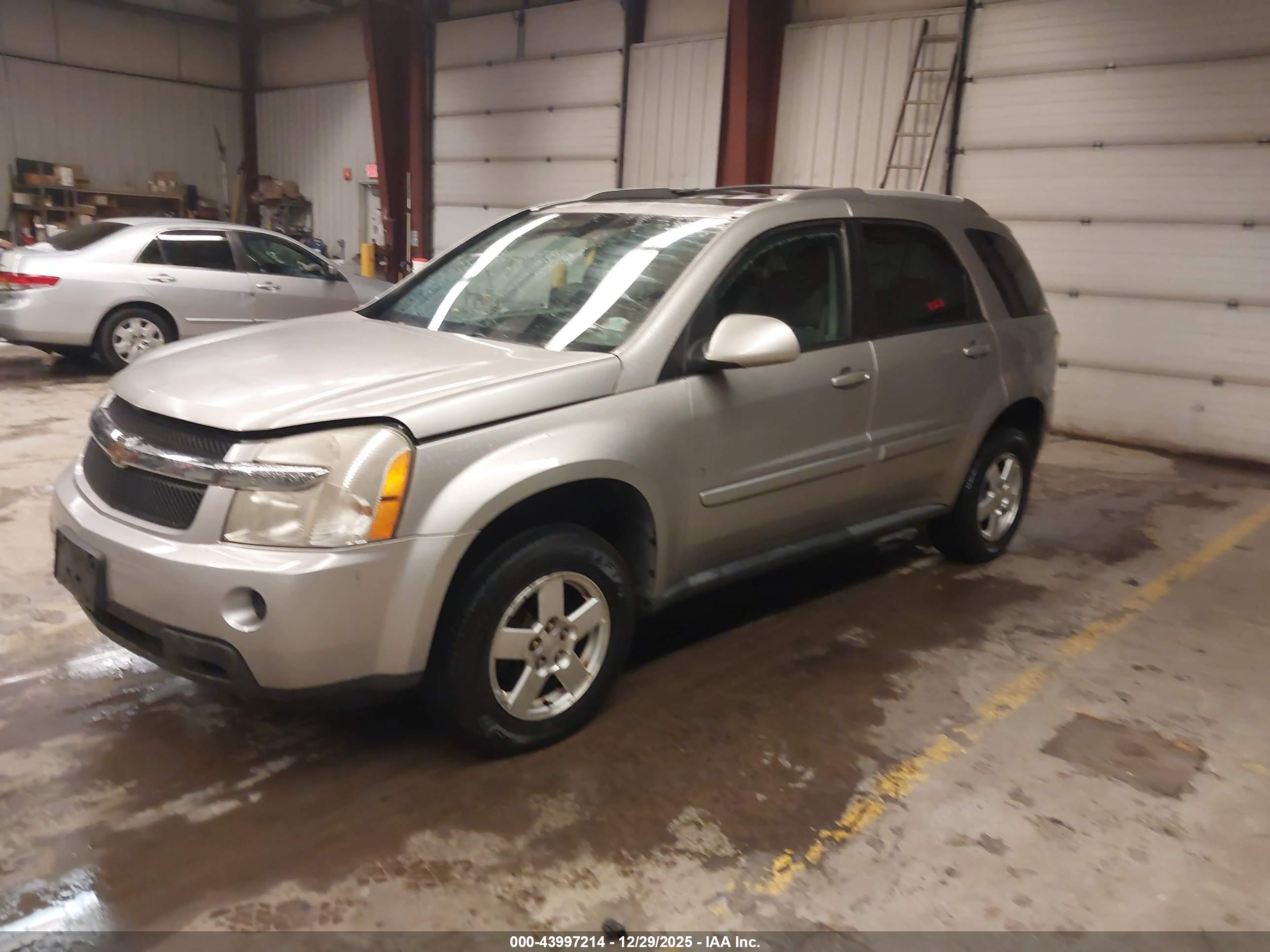 CHEVROLET EQUINOX image 2