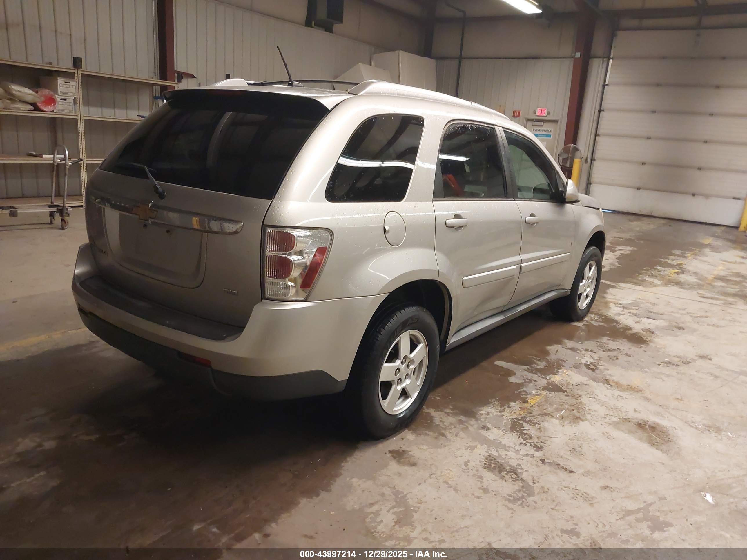 CHEVROLET EQUINOX image 4