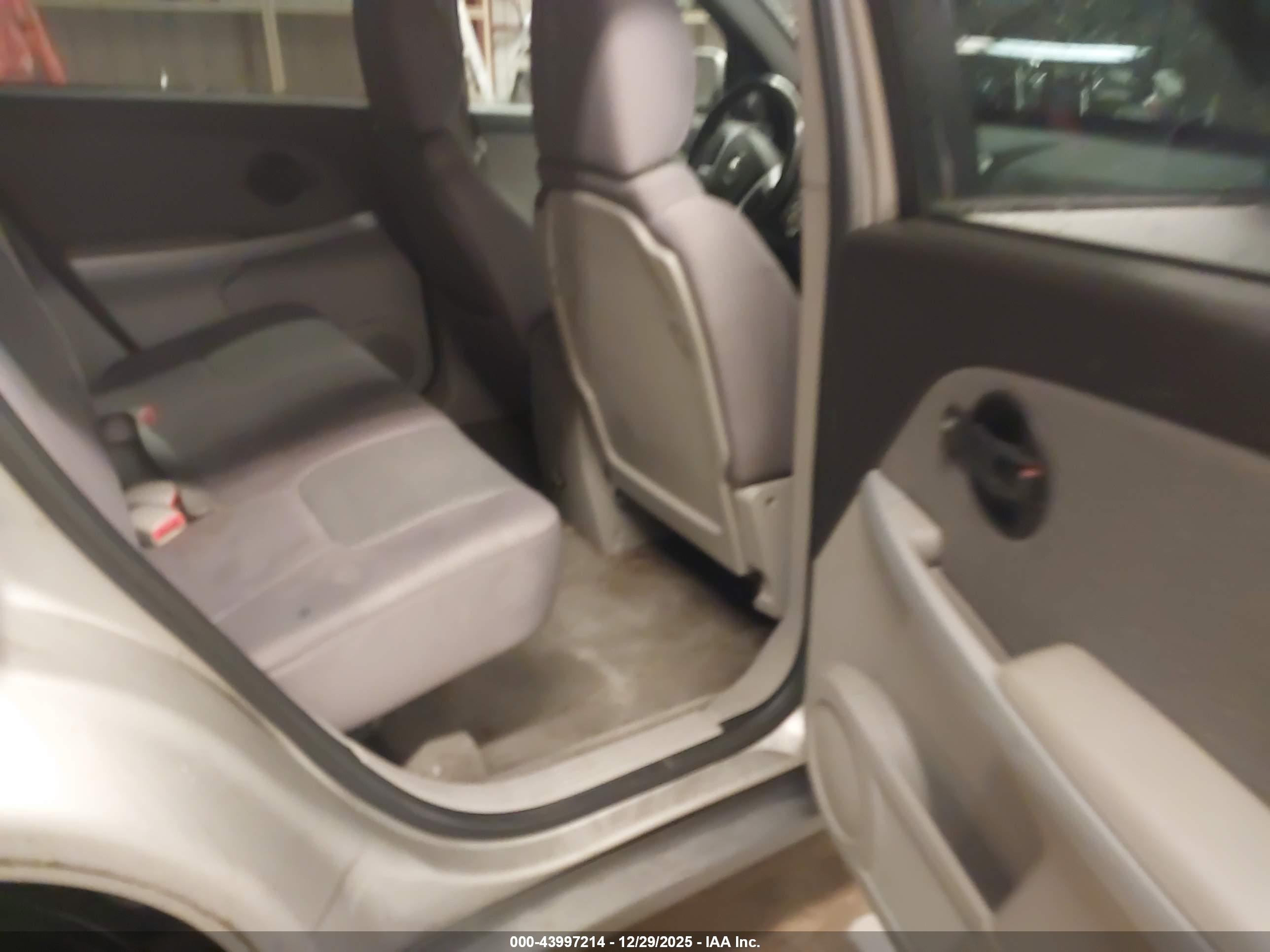 CHEVROLET EQUINOX image 8