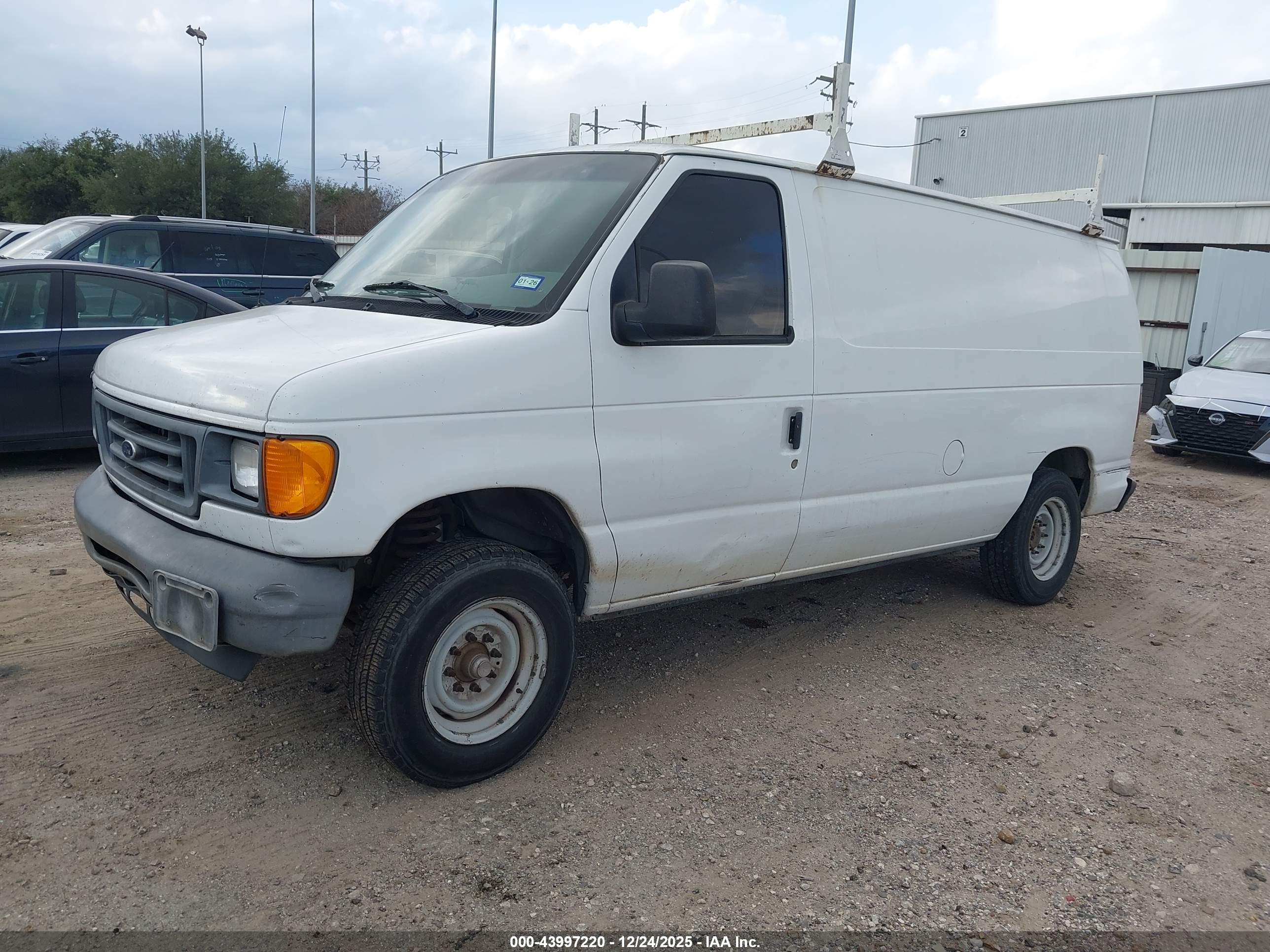 FORD E-150 image 2