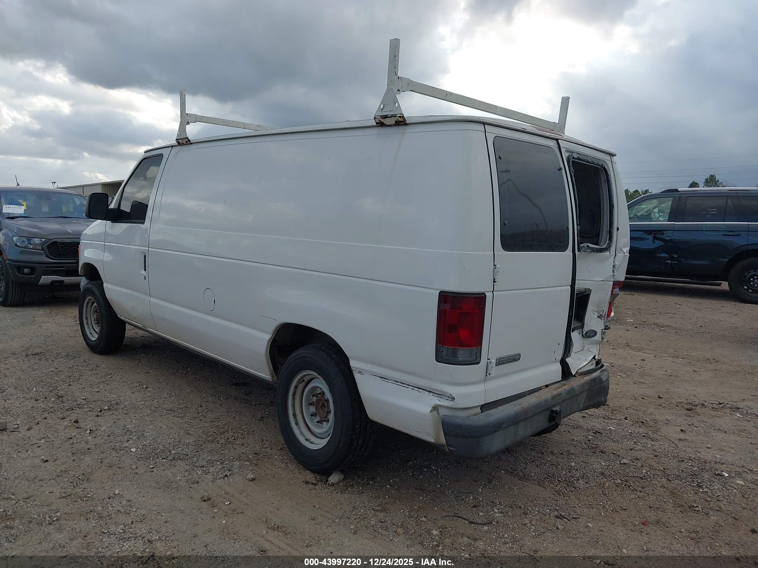 FORD E-150 image 3