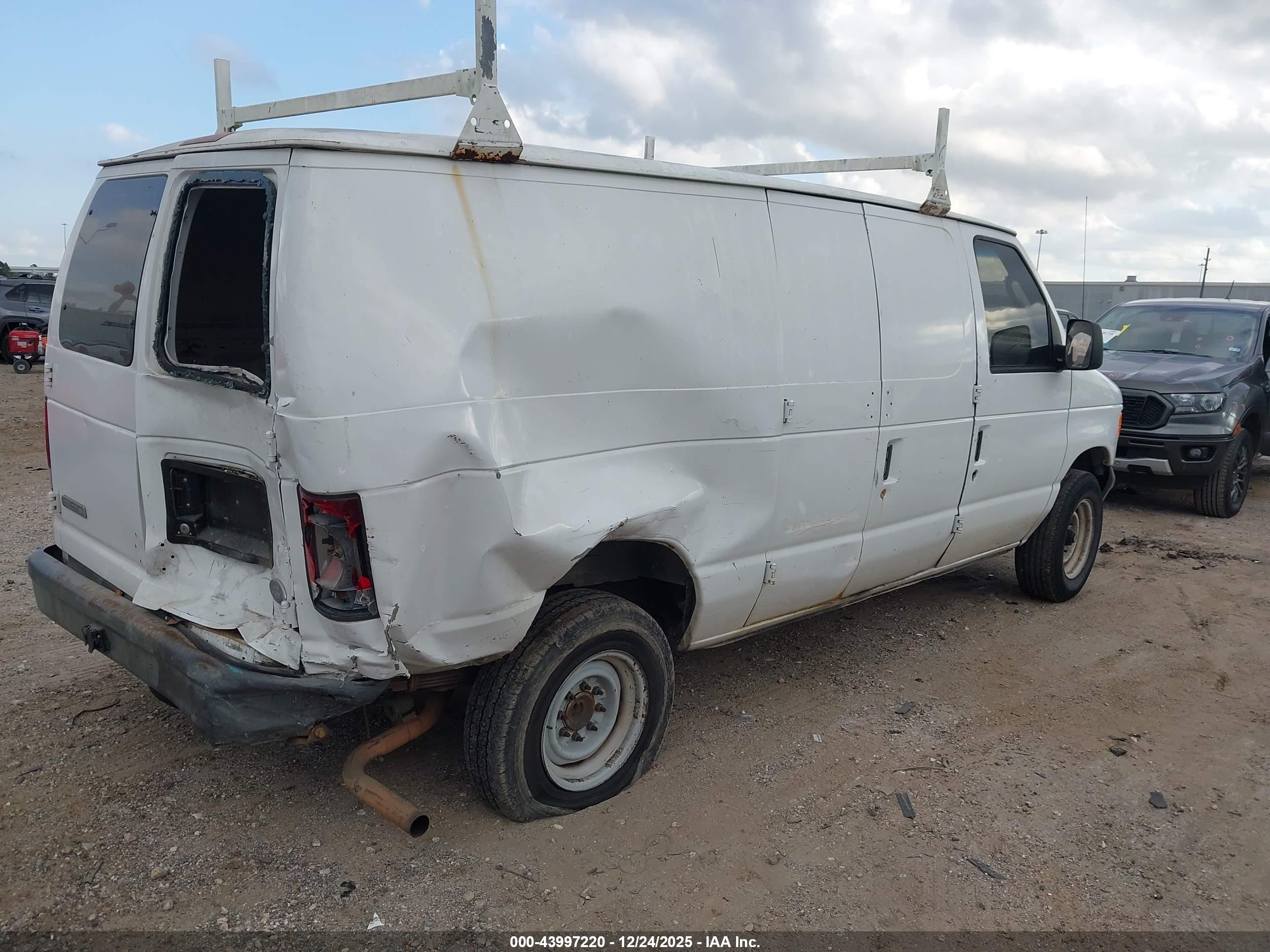 FORD E-150 image 4