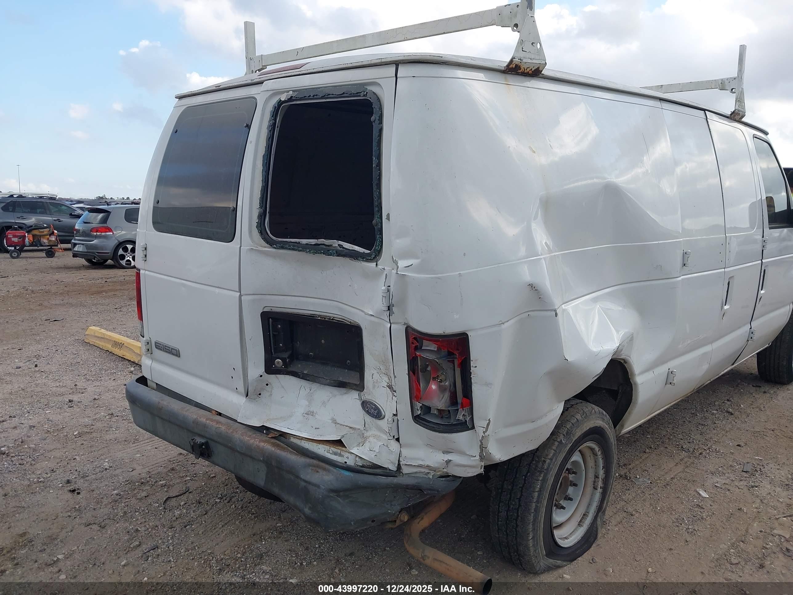 FORD E-150 image 6