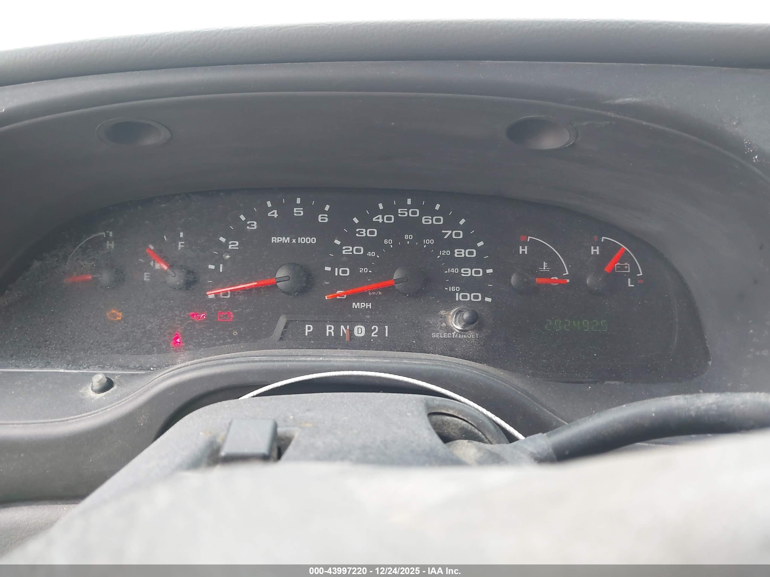 FORD E-150 image 7