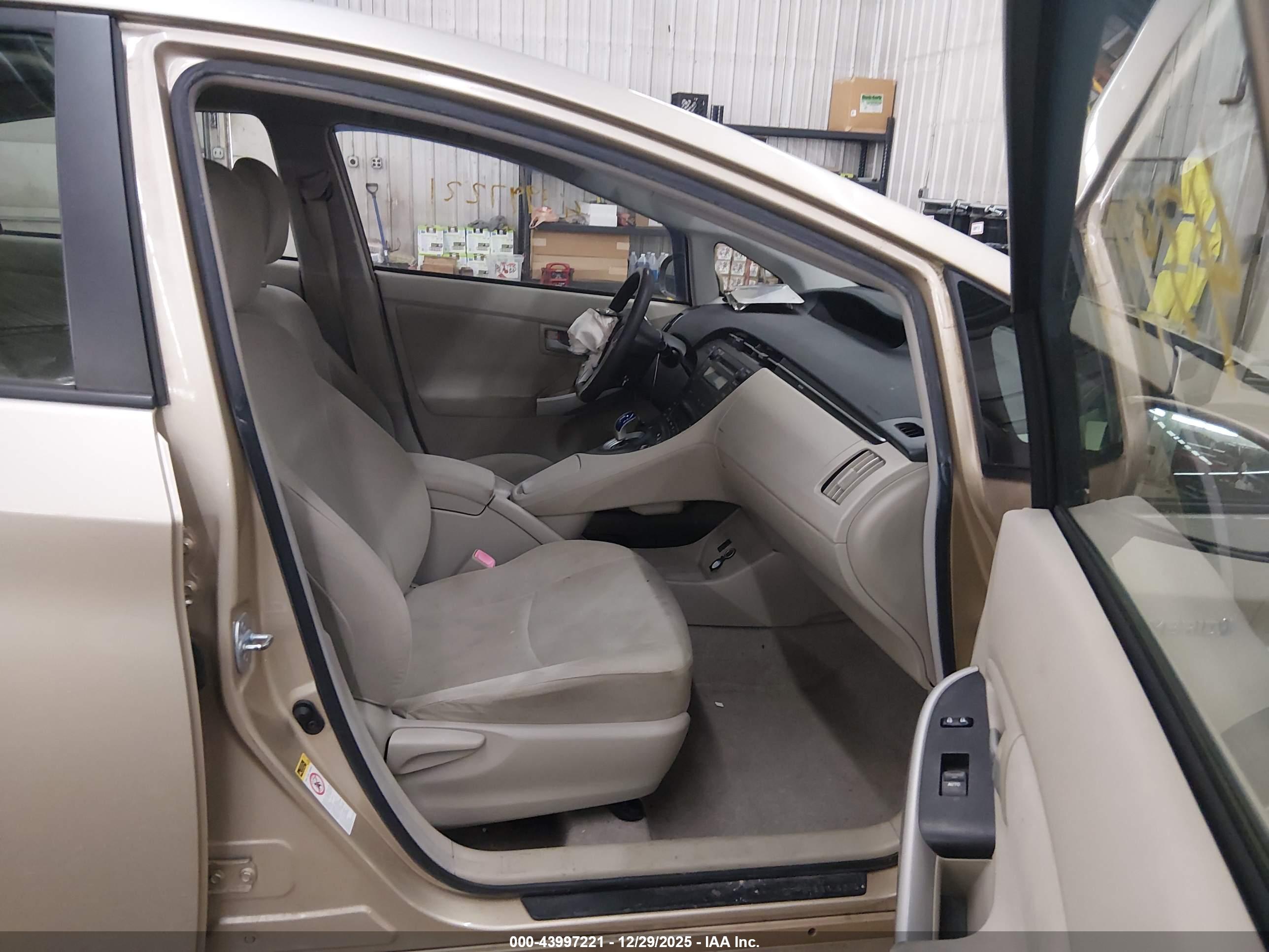 TOYOTA PRIUS image 5