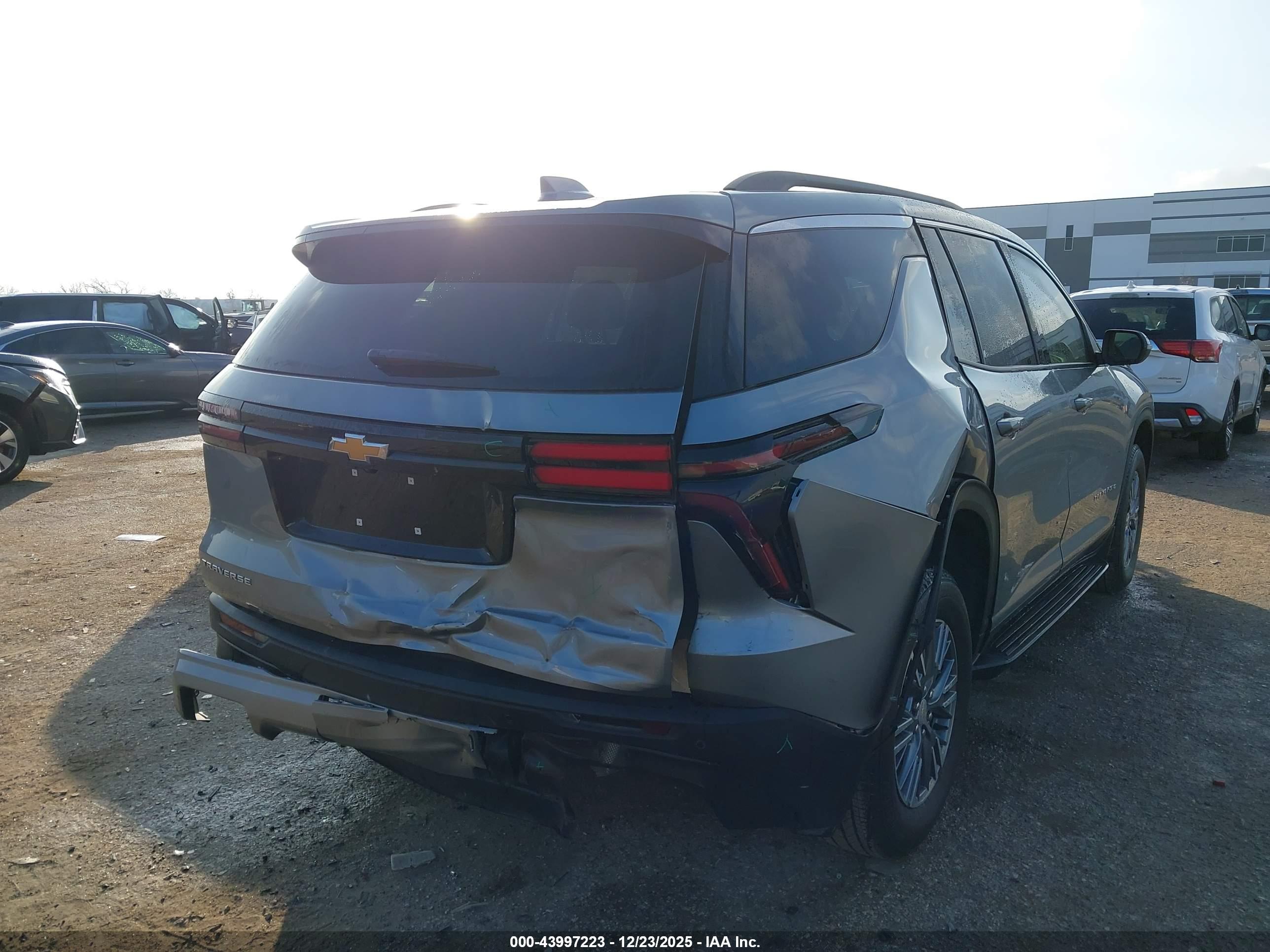 CHEVROLET TRAVERSE image 4
