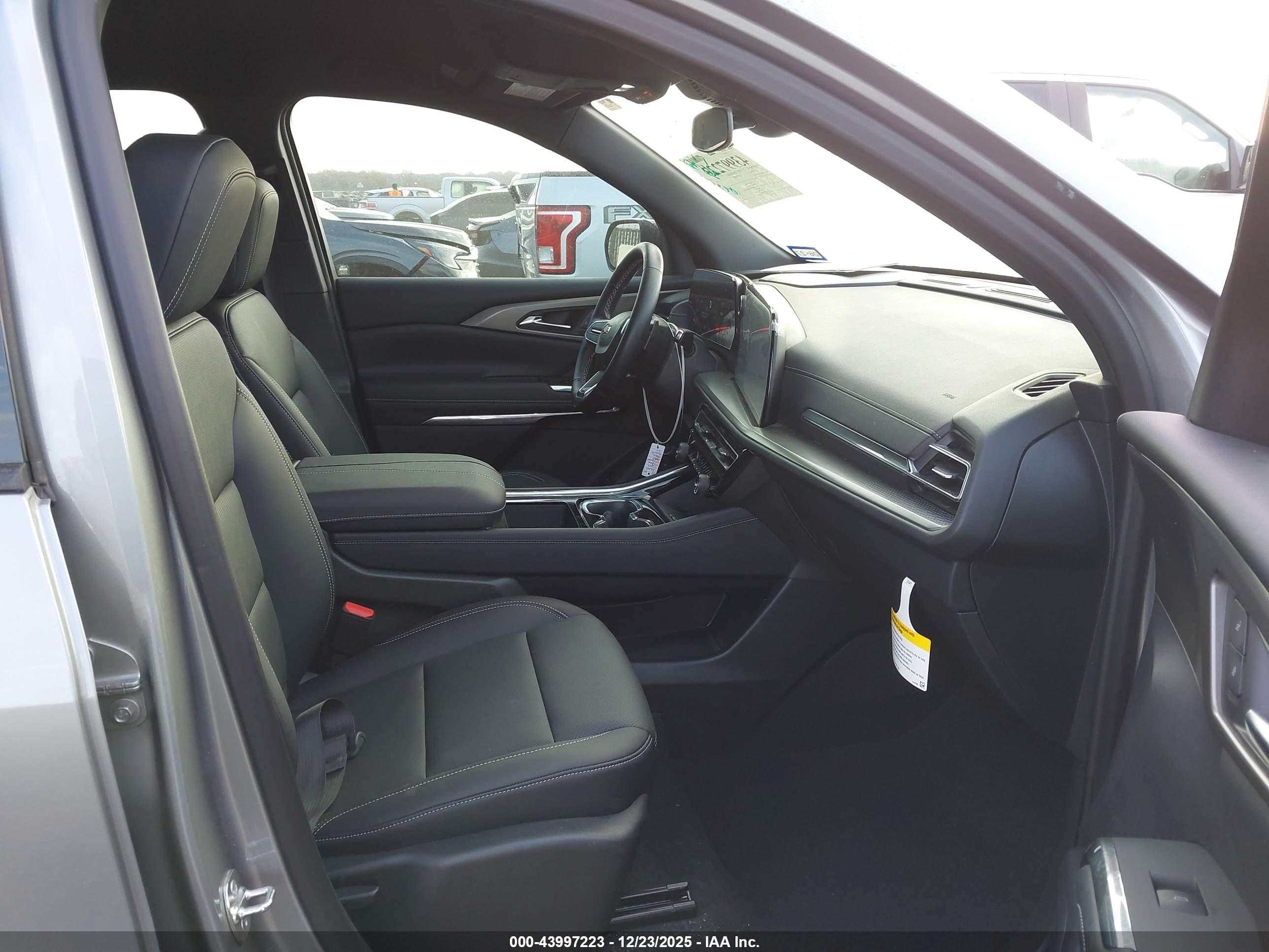 CHEVROLET TRAVERSE image 5