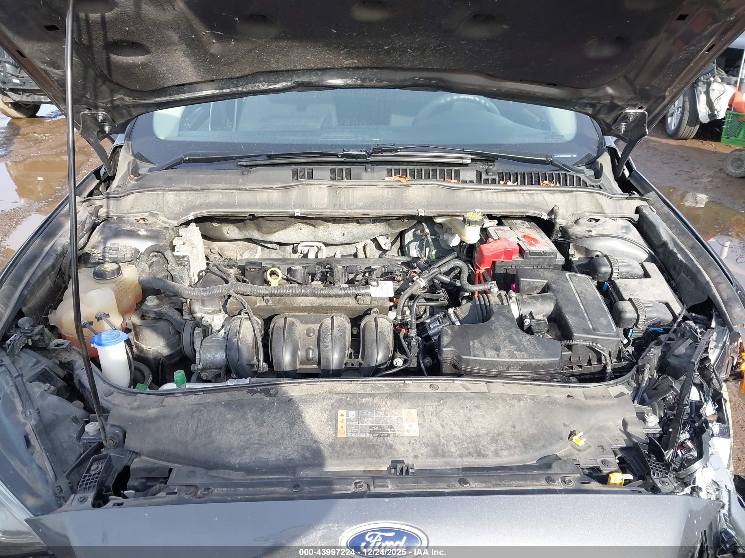 FORD FUSION image 10