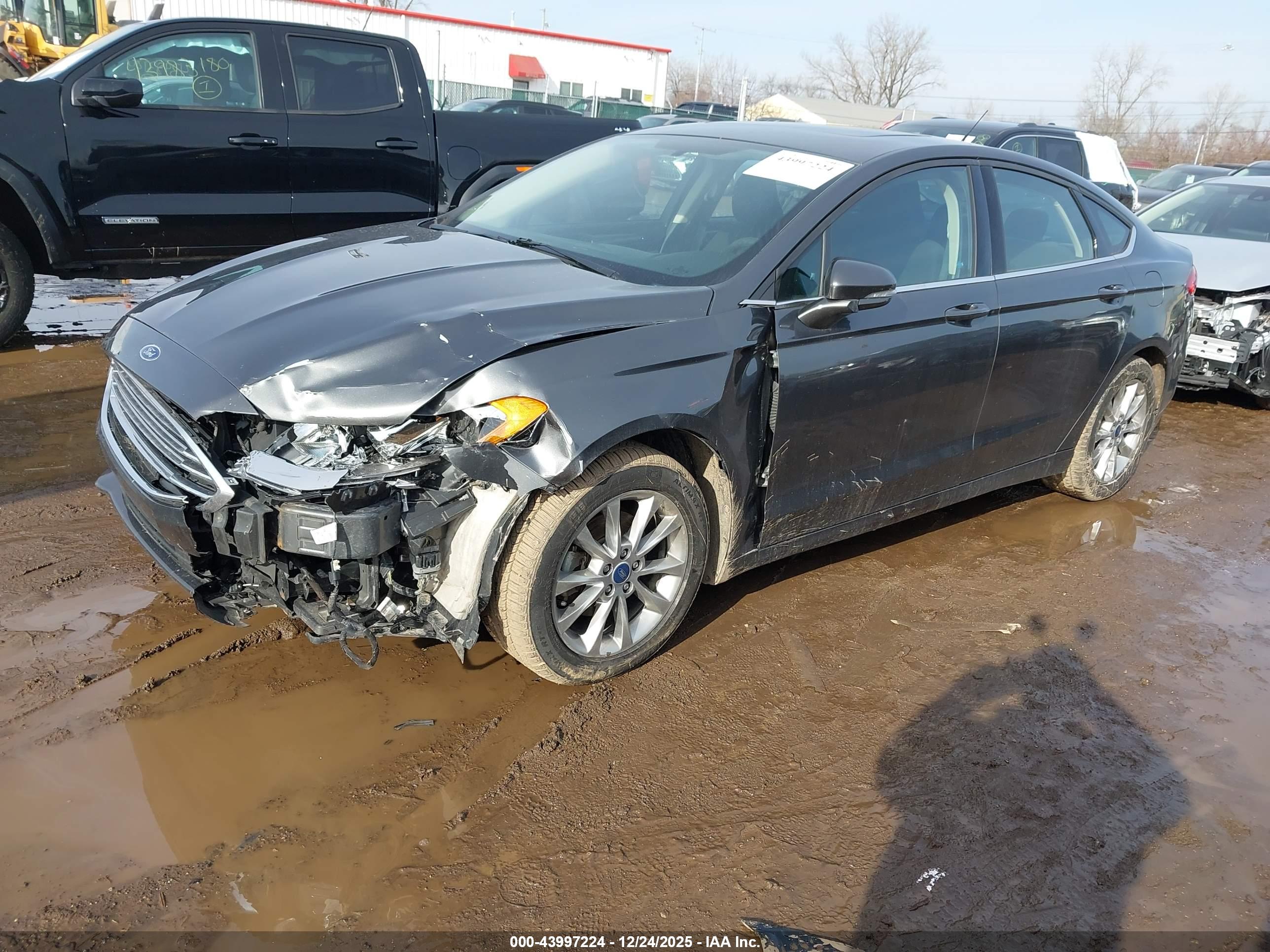 FORD FUSION image 2