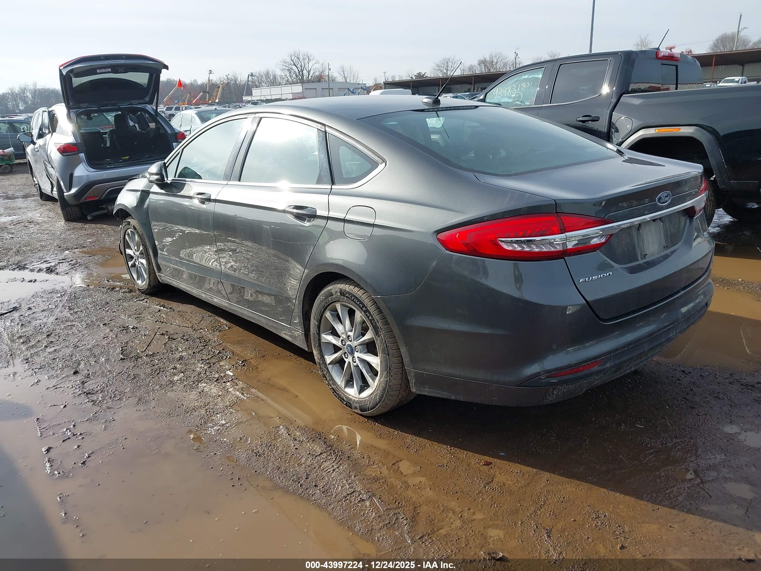 FORD FUSION image 3