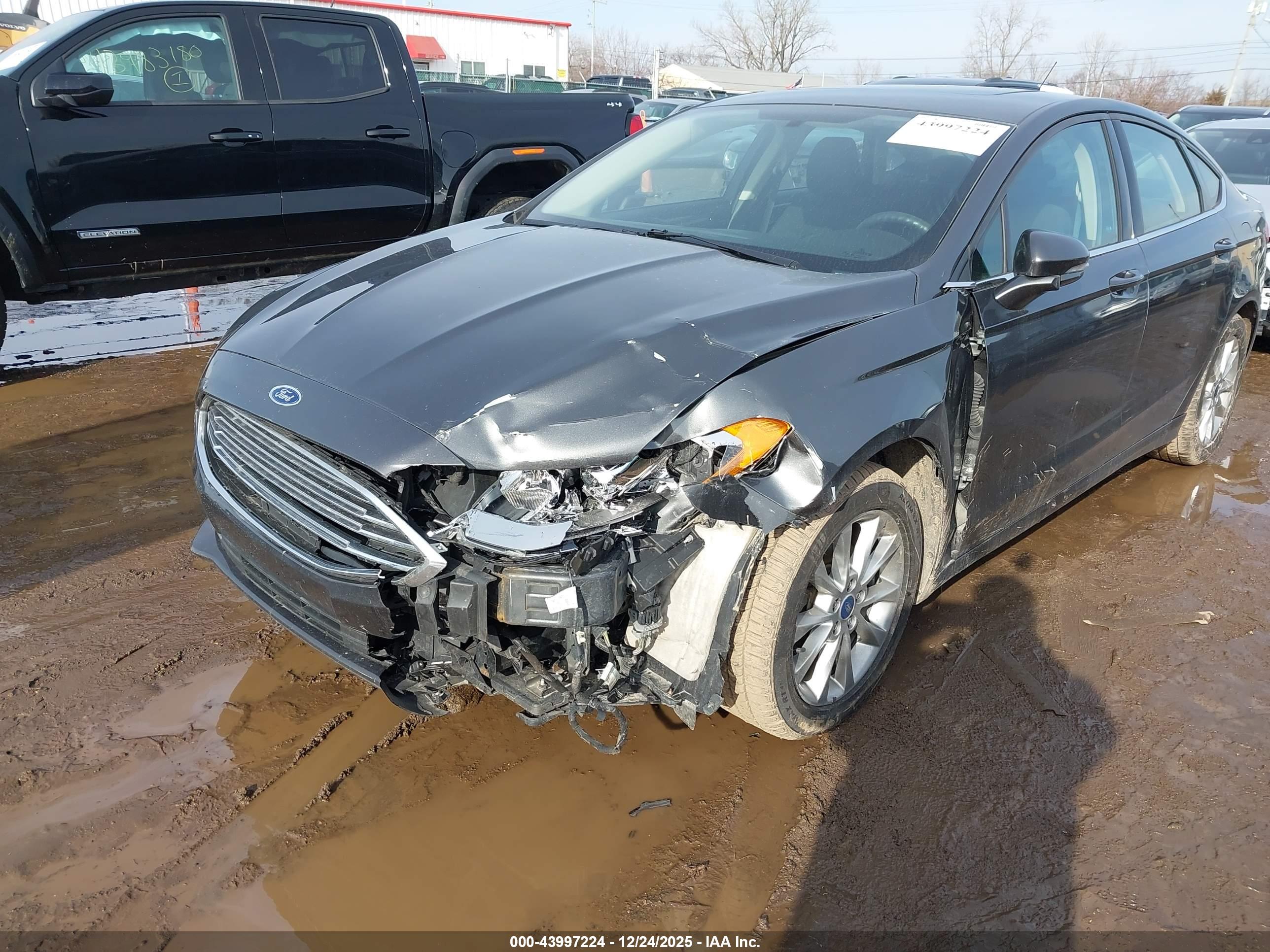 FORD FUSION image 6