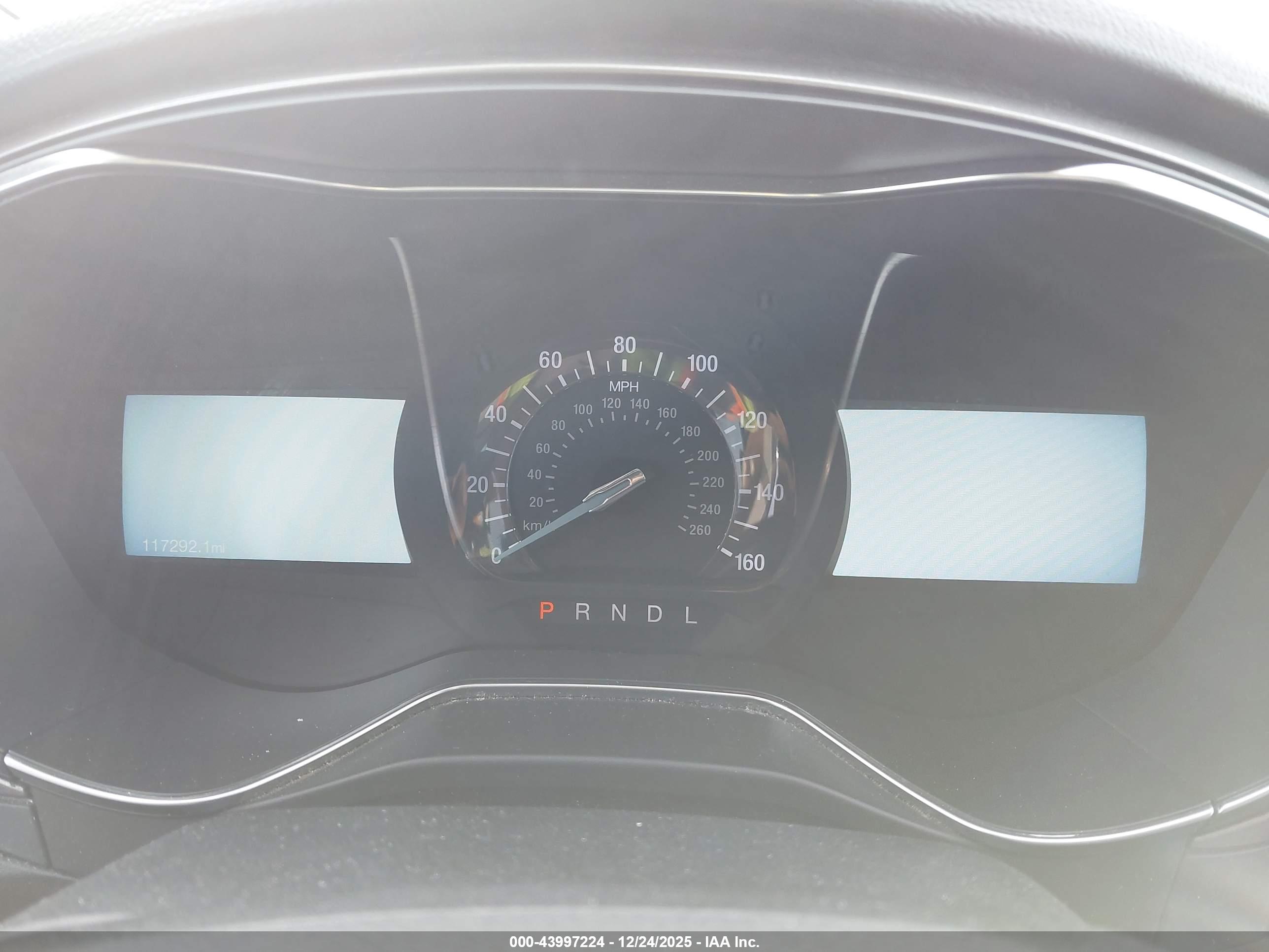 FORD FUSION image 7