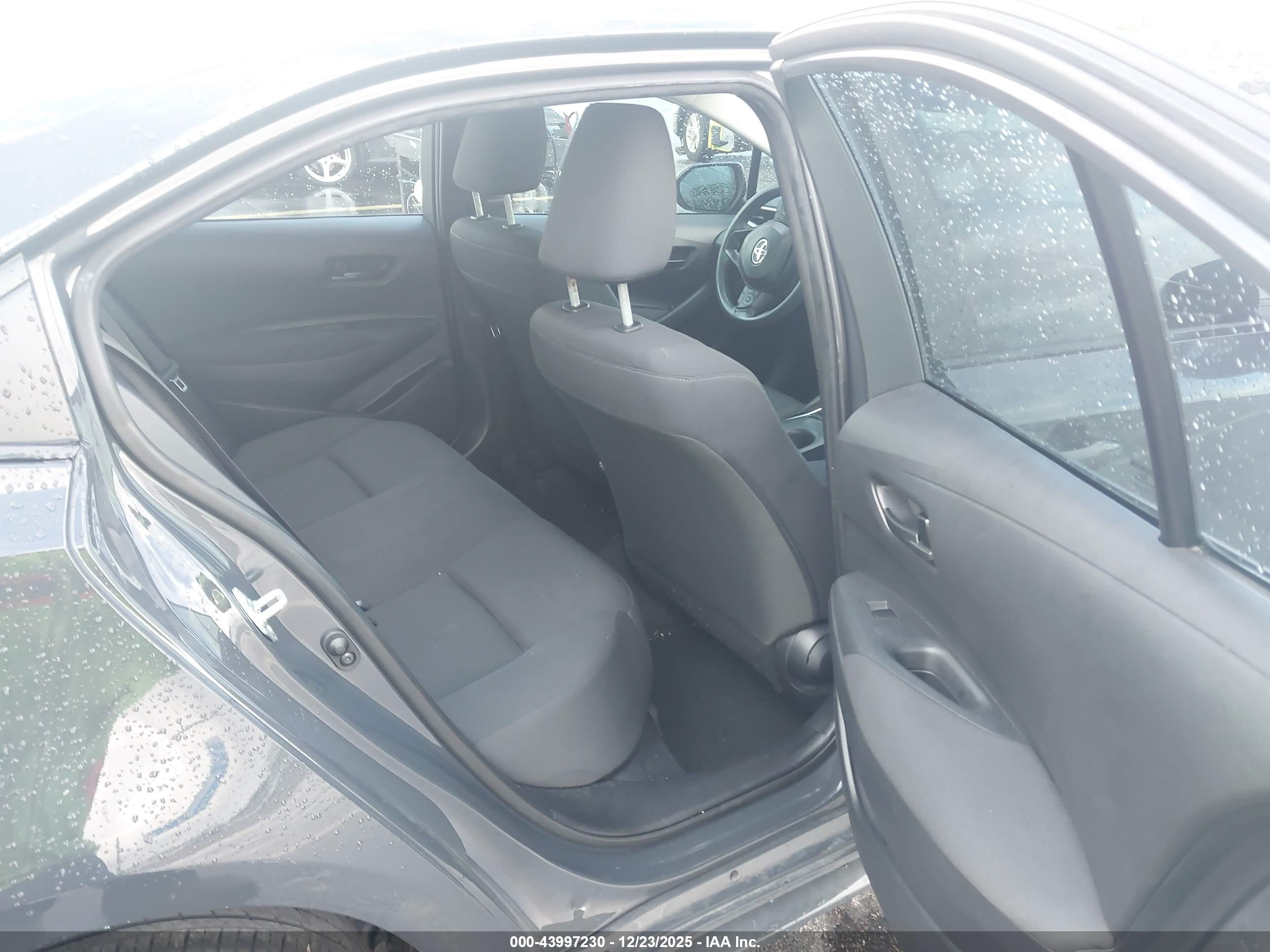 TOYOTA COROLLA image 8