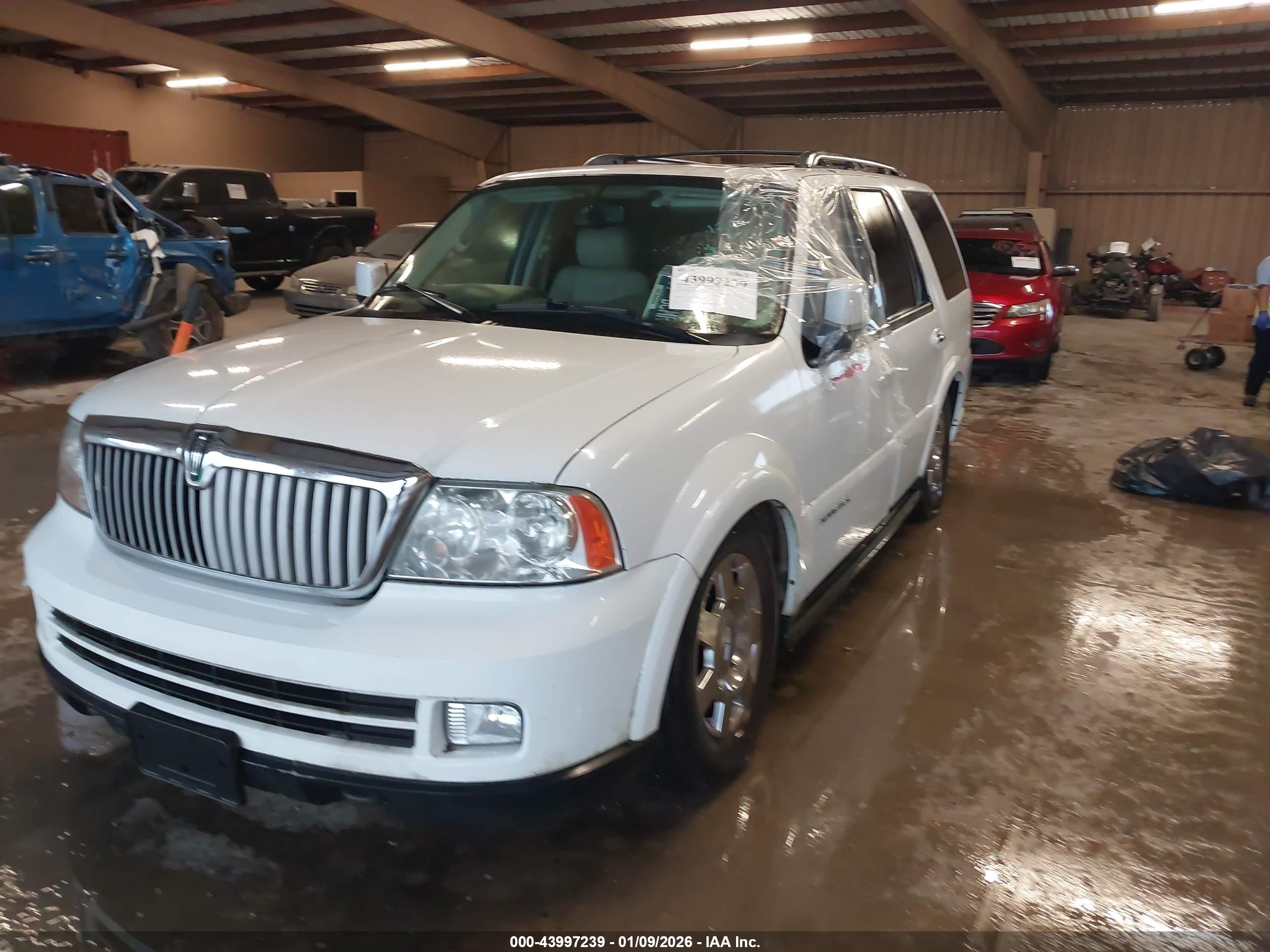 LINCOLN NAVIGATOR image 2